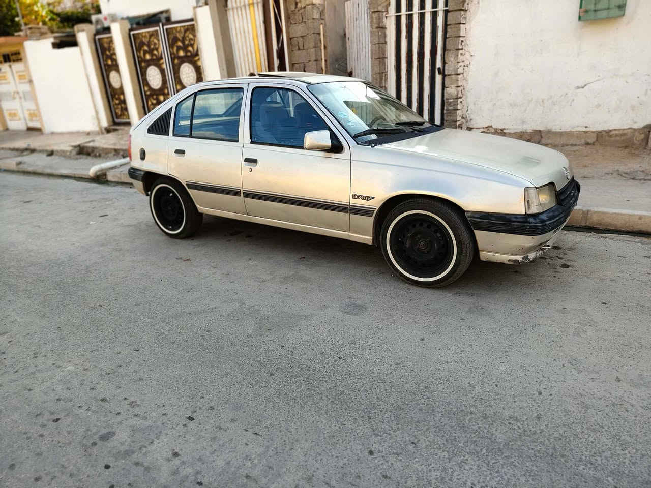 كاديت للبيع حجم ١٨ موديل ٩١ شرط كير مكينه سعر ٣٠ موبيل ***********
