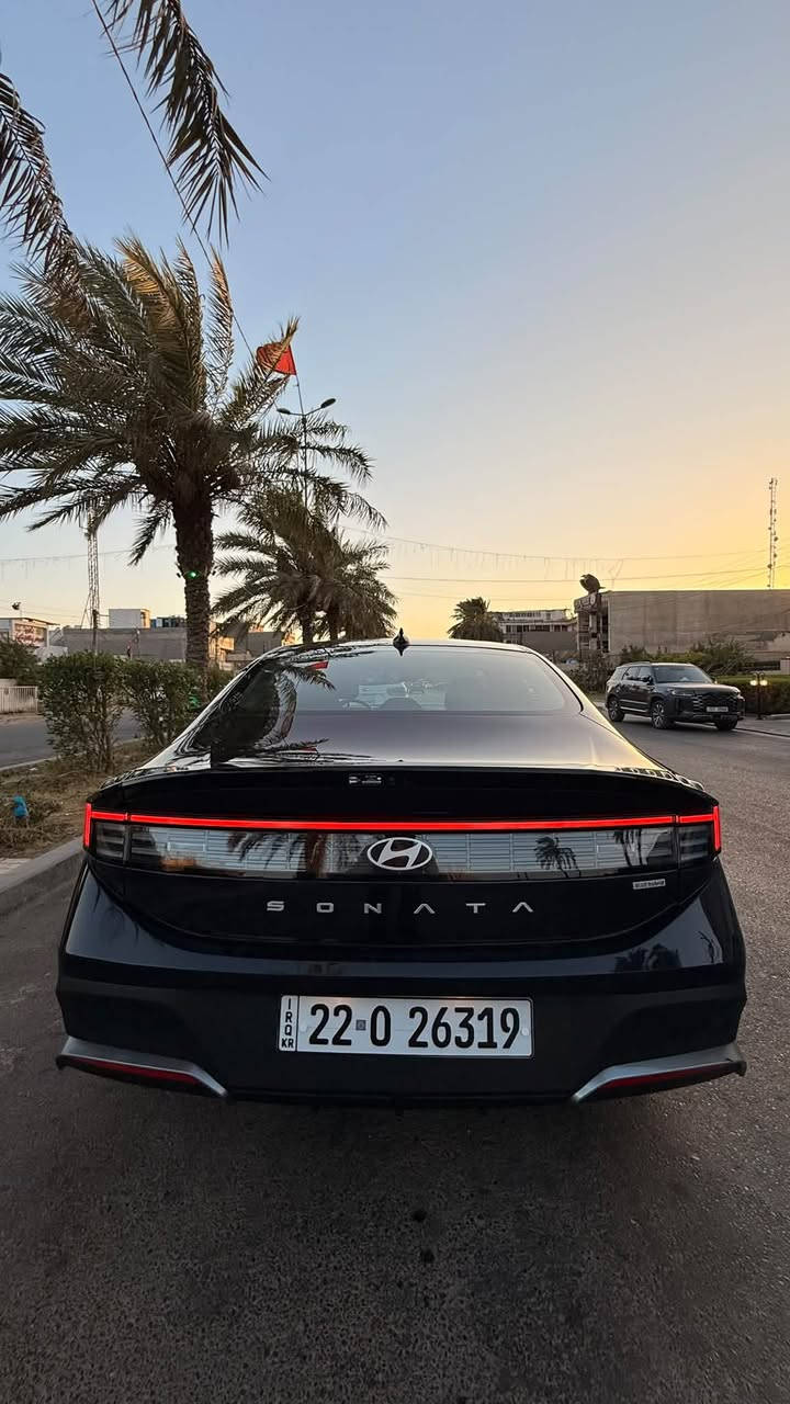 جديد و حصري و بسعر اقل من خواتها 
هونداي سوناتا 2026 بلو هايبرد 
ماشية / 8000 ميل 
حادث السيارة / جاملغ صبغ و حافة البنيد فقط بدون دواخل شاصي لغد كفالة 
ايرباك فقط ستيرن و راجع سستم كله شغال
مواصفات السيارة /
شاشة كبيرة متصلة و كير تعليك و انظمة القيادة شبه الالية و تحكم التبريد يكون شاشة لمس
و نظام تقديم و ترجيع من خلال الريموت
سعر السيارة / 179 ورقة و بيها مجال 
و ماكو ٢٦ بهل سعر 
مكاني بغداد السيدية 
***********
