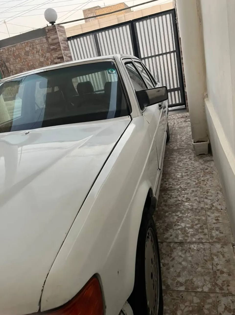 السلام عليكم للبيع او المراوس مرسيدس جامبو موديل90 اصل مكينه وكير وكسن انضاف دواخل نضيفه تخم تاير جديد تبريد شغال رقم بغداد الماني السعر 50ابيه مجال للاستفسار الاتصال ***********

