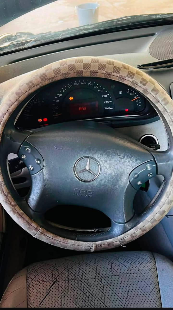 السلام عليكم للبيع
مارسدس c240  w203 2001

محركv6 

فئة ELEGANCE
    
للأستفسار الرقم ***********.   

المكان : صلاح الدين

