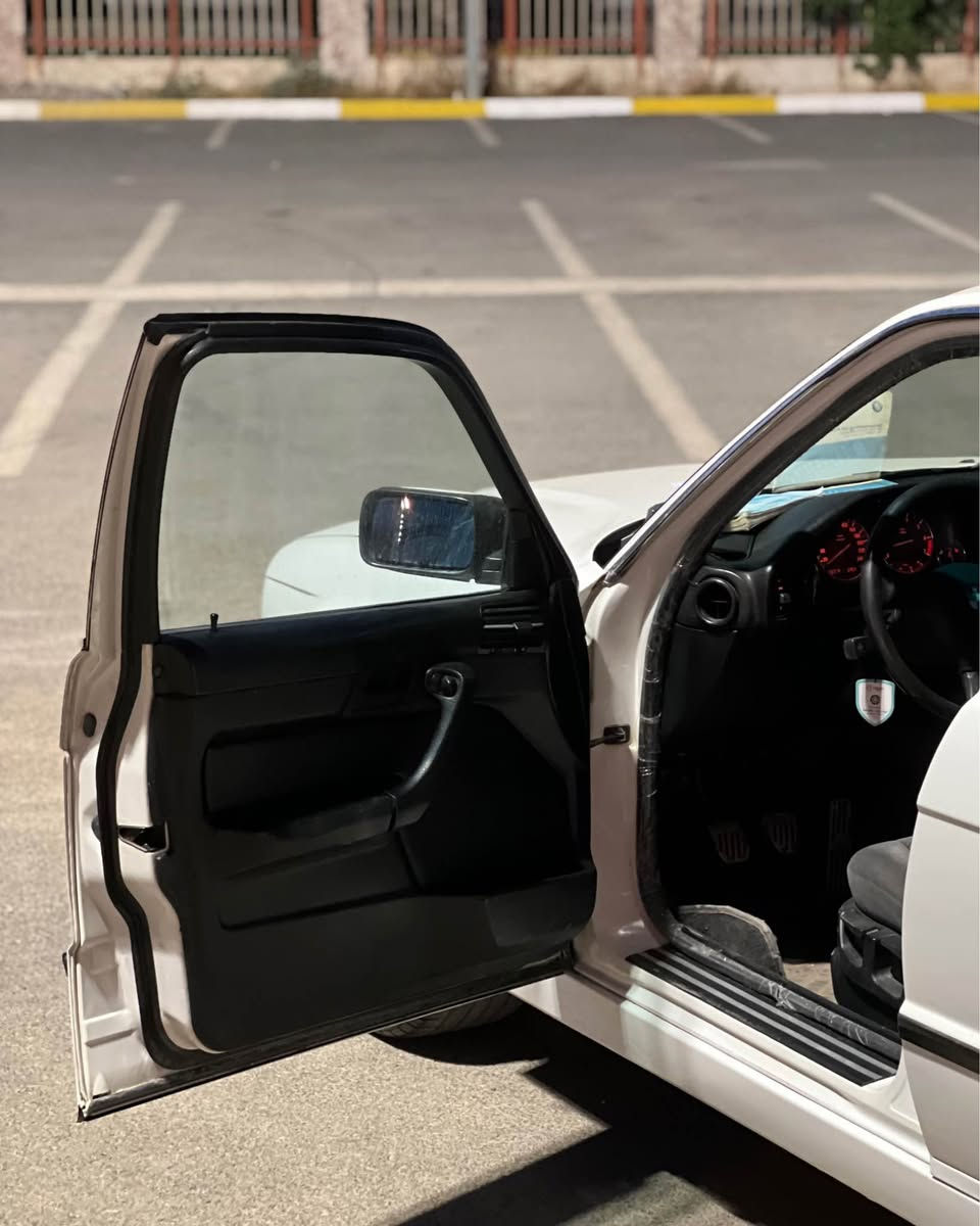 Bmw 1991موديّل
ئارمى پلاستيك سليمانى بە شەرتی حاسیبە 

مه كينه528 گیرحادی سلندر ئاسن کامل دەست کاریە بە ئەک سلەکەیەوە 
كيرو مه كينه به شه رت ته قه و رقه ى نيه

ده عمو ليدراوى نيه
مواسه فات:
٤ جام كاره با
ته بريت ساردو گەرم بەشەرت
بيّش كَه وره
لايت ناورەشی بیلاد
كامل پشتو پيشو ويل هه مو كَيانى M
تايه كانيشى نويّن
ناوغورفه ى بیلاد پەرۆ سفر سفرە
هەموو گیانی لەسەر دەقی شەریکە ماوەتوە 
[hidden information
بۆ نرخ تیل بکە خزمەت ئەکەم 
*********** رانية, السليمانية
