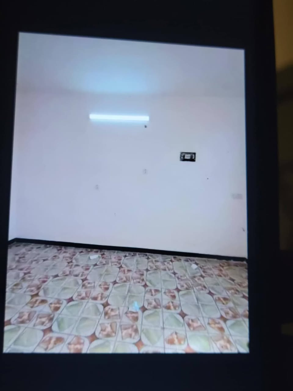 بيت للايجار الدوره هور رجب شارع الاذاعه مساحه ١٠٠متر للإستفسار ***********
