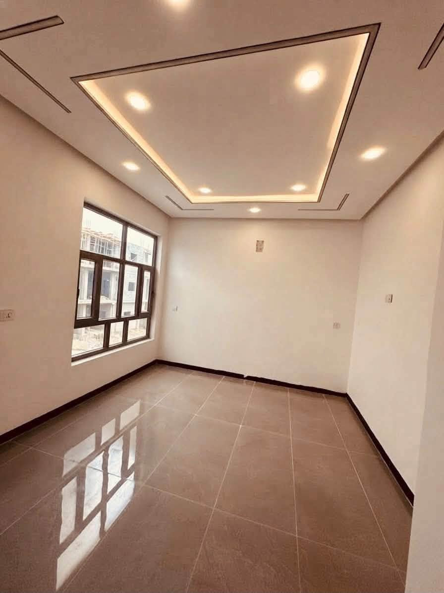 فرصة ذهبية للبيع | منزل طابقين بتصميم حديث ✨
📍 الموقع: دور الزراعة الثآلثه 
📐 المساحة: 180 متر
📜 النوع: طابو زراعي (سند 25 ملك صرف)
🏠 تفاصيل توزيع البيت:
 الطابق الأرضي:
 استقبال واسع للضيوف
 مطبخ مجهز
 صالة معيشة مريحة
 غرفتي نوم (2)
 صحيات داخلية وخارجية
 الطابق الثاني:
 غرفتي نوم (2)
 صحيات
 سطح واسع
✨ المميزات والديكورات:
 ديكورات نقوش مغربية فاخرة تضفي لمسة جمالية أنيقة.
 منظومة إنارة مخفية حديثة تبرز جمال التفاصيل.
📞 للاستفسار ومزيد من التفاصيل، يرجى الاتصال على الرقم:
📞 *********** 📞
أو تفضلوا بزيارة مكتب الحمداني للعقار.
☎️ *********** ☎️

نص مكتوب في الصور:
- مكتب جبل النور
- بكتب جبل النور