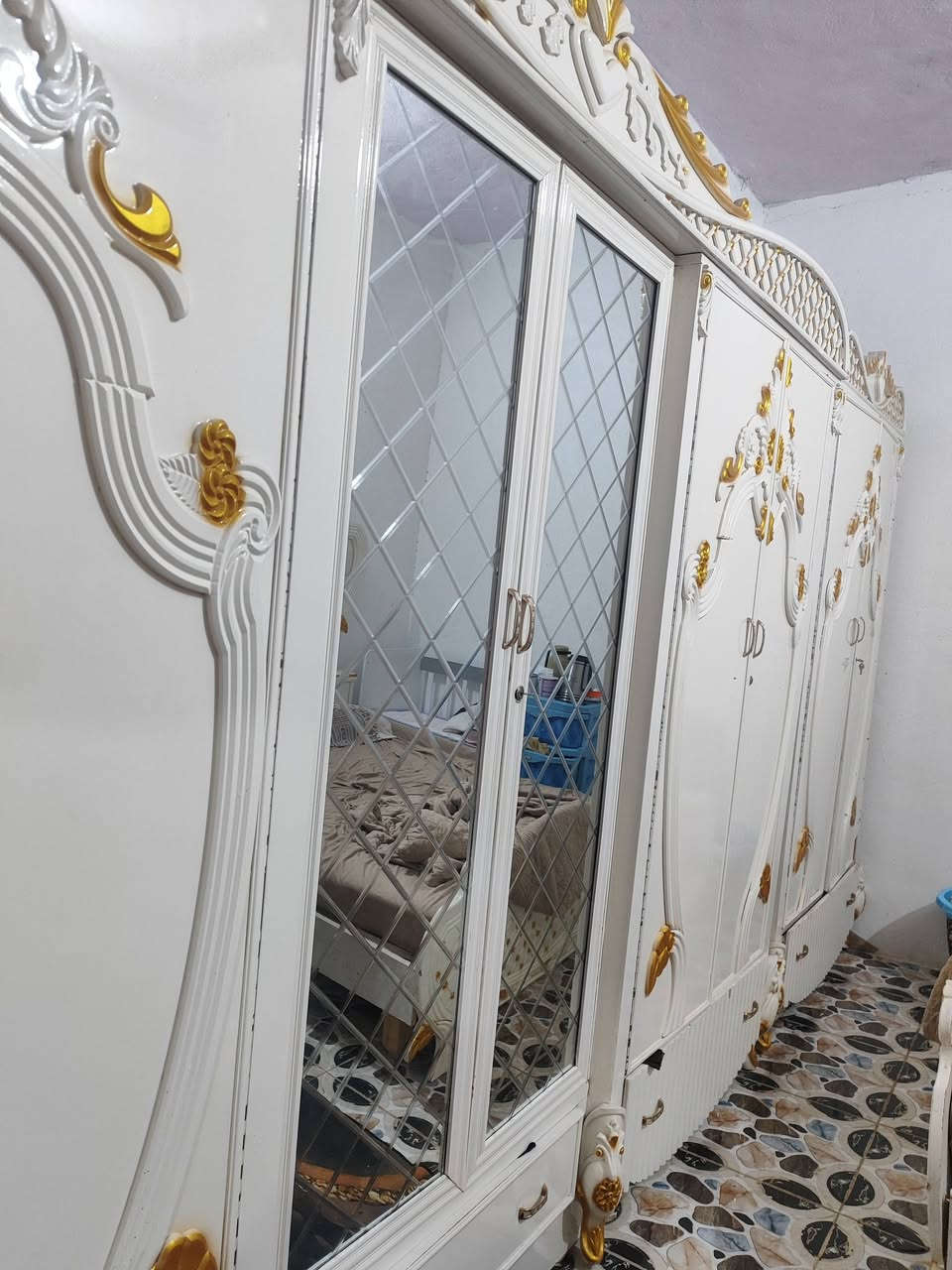 السلام عليكم غرفة نوم للبيع خشب صاج عراقي تصميم تركي نضيفه ميسان قضاء الميمونة *********** السعر مليون وبيها مجال
