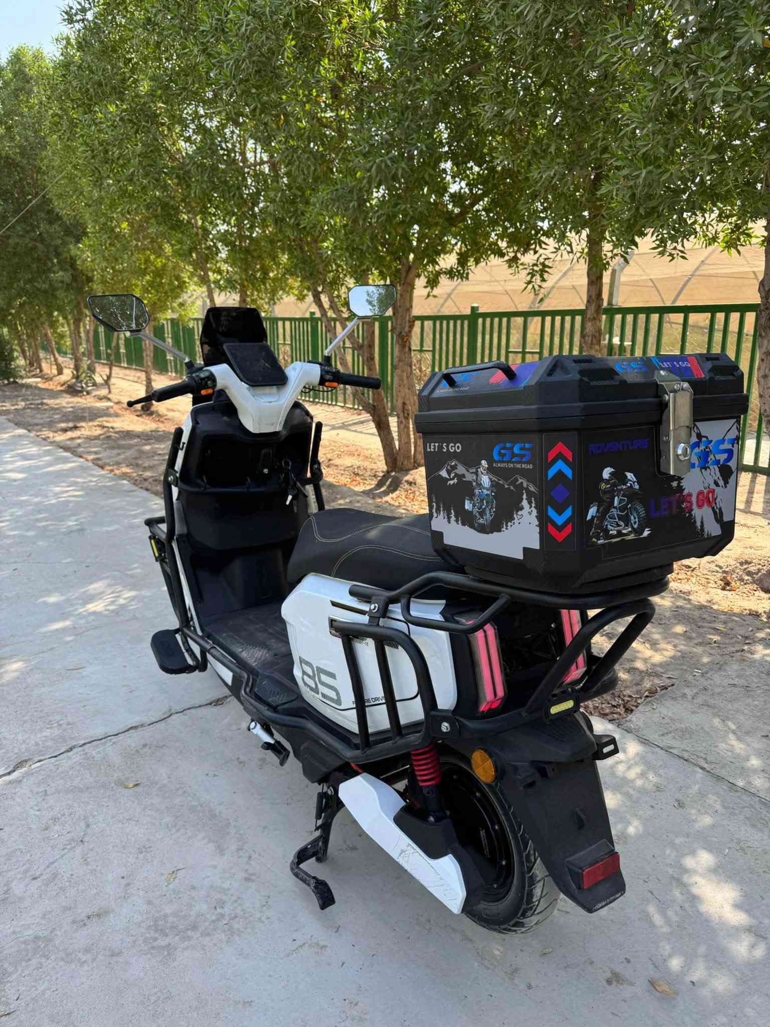 للبيع صاعقه 85 الاصلي 6 بطاريات مسطره جدد 38 A 
دراجة كامله ونضيفه نضام تمشي بالشحنه الوحده 70 كيلو سرعتهة 80 سعرهة 900 الف 
مكاني بغداد ابو غريب الزيتون مجمع البدور 
*********** واتساب ***********
