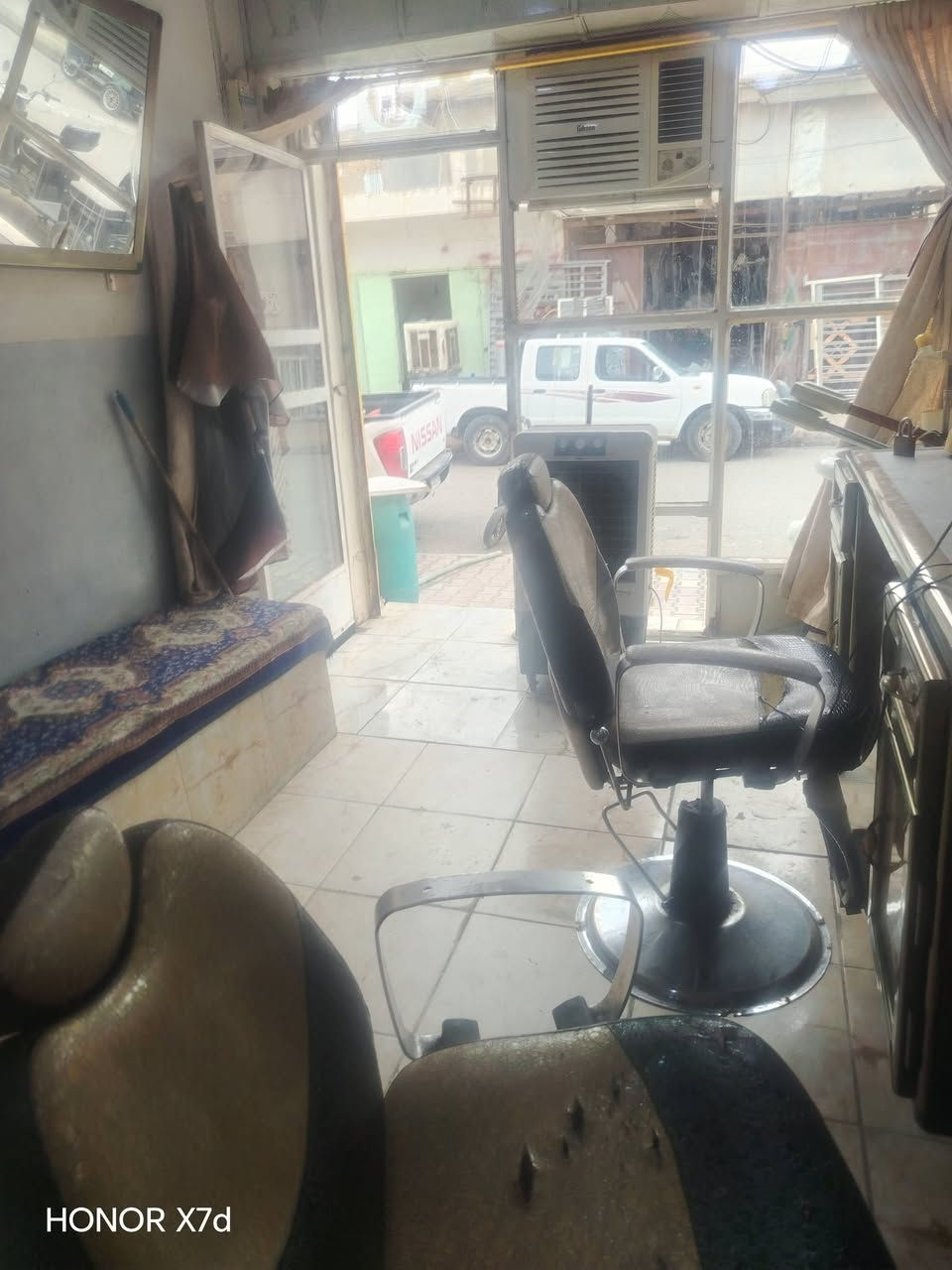 محل حلاقة • للبيع • عزيزية السراي