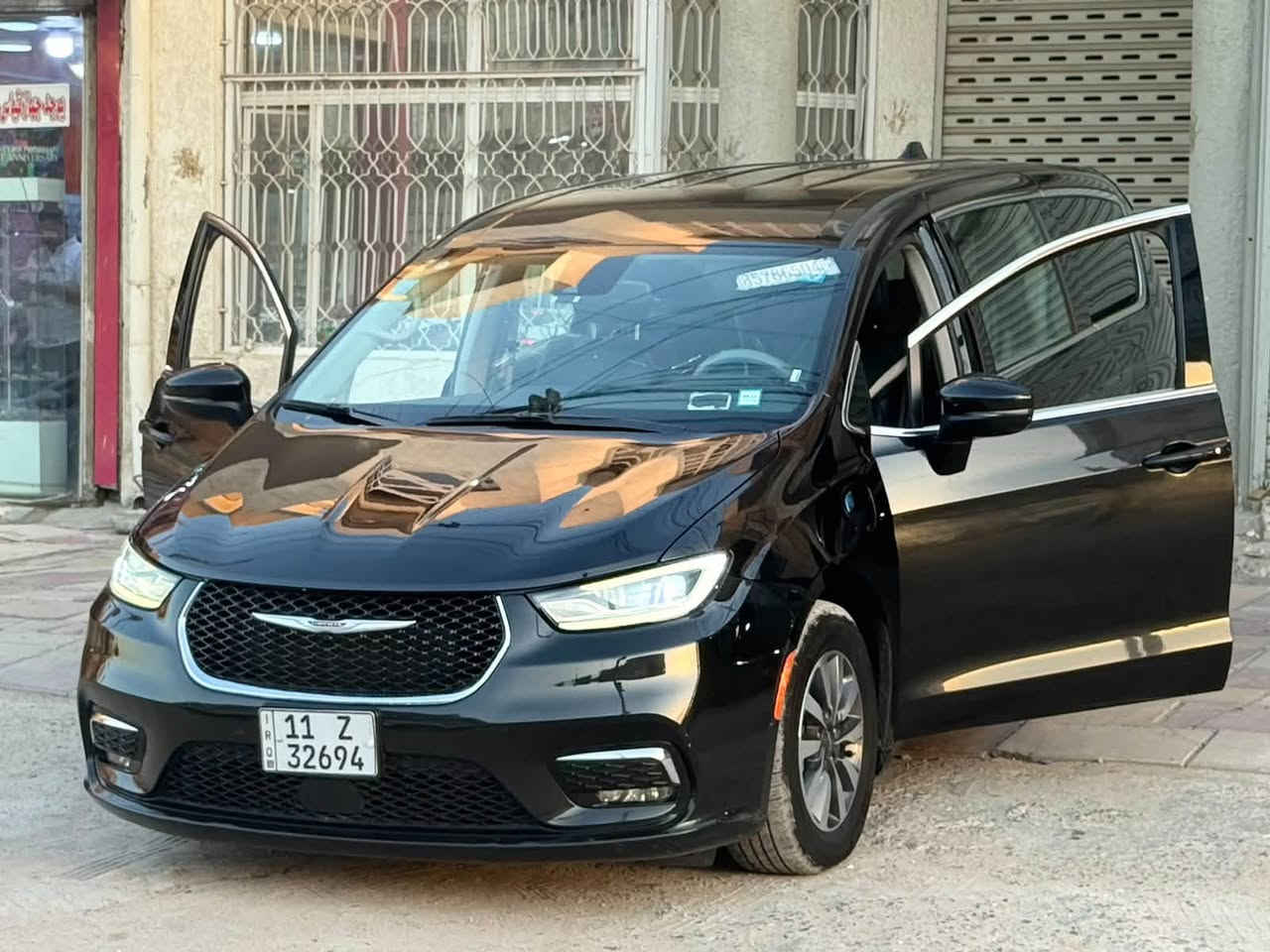 🚙 كرايسلر باسفيكا هايبرد 2023 🔥
🇺🇸 وارد أمريكي

🔹 حجم المكينة: 3600 + هايبرد
🔹 Plug-in Hybrid — شحن منزلي 🔌
🔹 المسافة المقطوعة: 30 ألف ميل
🔹 الإيرباك: سليم
🔹 الضرر: صندوق مبدل نفس اللون، موضح بالصور

⭐ المواصفات:

• تحكم ستيرن
• 3 قطع تبريد
• شاشة
• بصمة
• تشغيل عن بُعد
• كشنات جلد
• هيترات بالكشنات
• رادارات
• حساسات
• ويل كب
• بيبان كهرباء
• صندوق كهرباء
• لايتات LED
• إشارات بالمراية
• رادار أمامي
• كشنات كهرباء

💰 السعر: ١٩٨ ورقة وبيها مجال بسيط
📍 مرقم بغداد 

📞 تفاصيل أكثر:  *********** 

📍 المكان: بغداد – حي العامل
تحياتي 🌹
