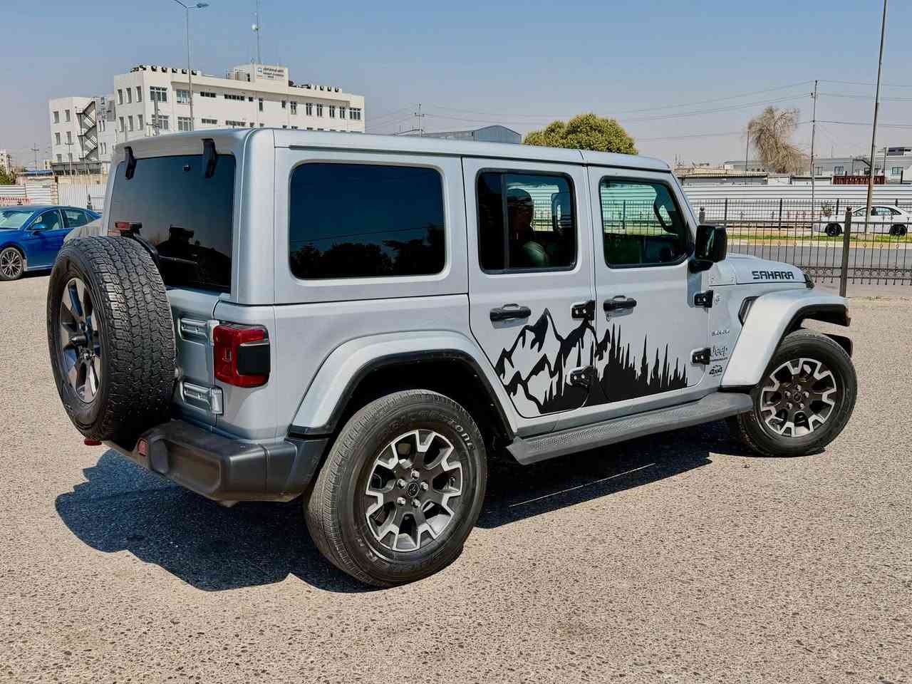 2024 JEEP WRANGLER, SAHARA
٢ پارجه و نيوى صبخه به بى ناو كرتن جاور تايى بيلادى ٤ پستنى توربويه  راداره شاشه گه وره شه خاله ناو قسيه له سه ر ده قى شه ريكه 
*********** 
هه ولير أربيل, العراق
