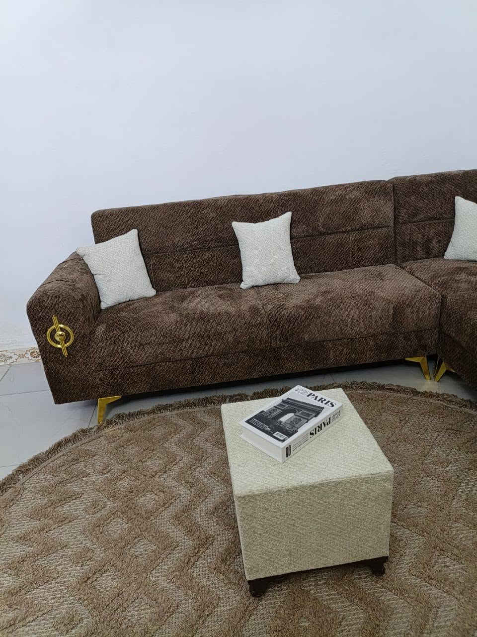 السلام عليكم عندي تخم كورنر جديد ويا كوشات وطبله للبيع سعره 350وبي مجال المكان بغداد ***********

