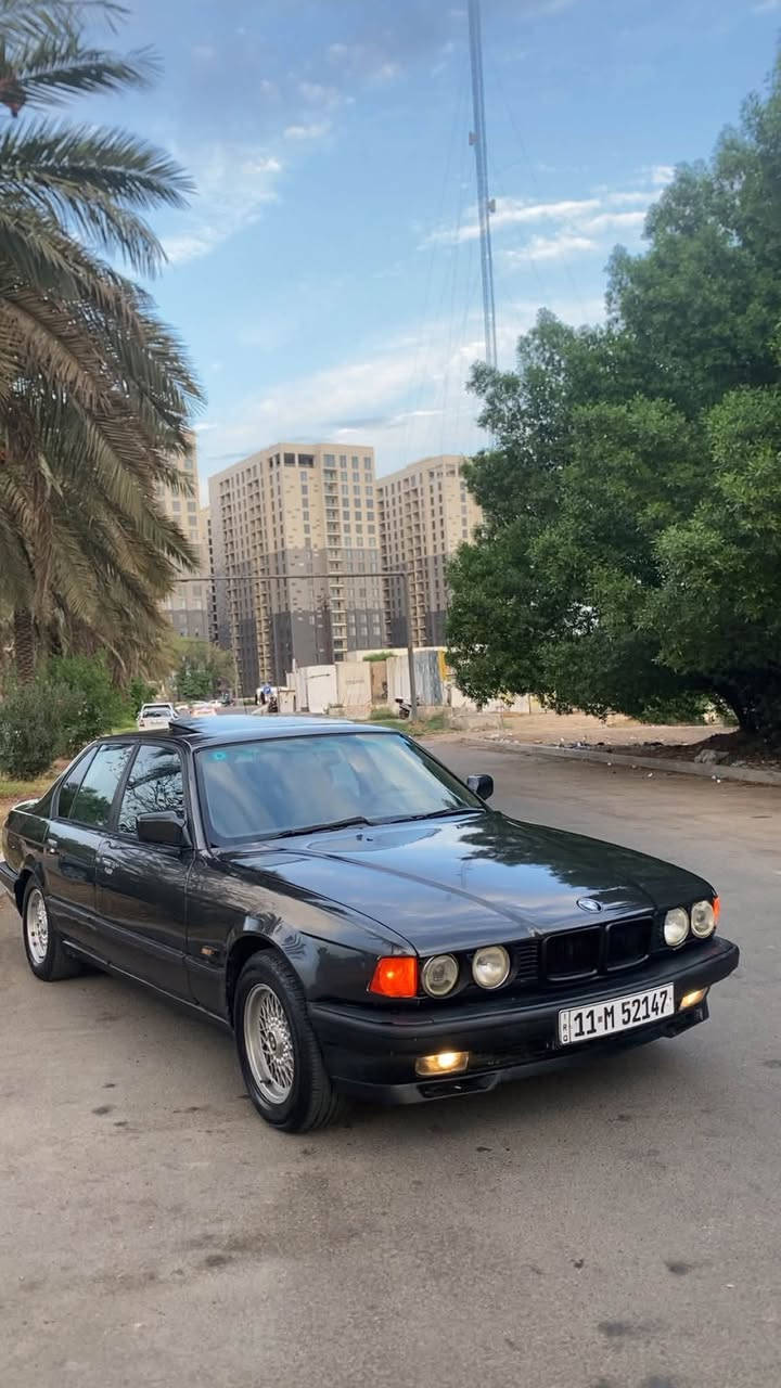 للبيع BMW 735 
موديل ٩٢ رقم بغداد الانكليزي باسمي تحويل مباشر هزه جديده 
محرك كير شغاله ١٠٠/١٠٠ 
حداديه جديده امامي خلفي 
تبريد شغال ثلج 
موصفات 
دبل ايرباك دبل كمبيوتر دبل جام 
سلايد رووف طكيتن
بجم عريض  
داخل مخمل جديد 
بطاين سود صاج ملكي ابو الخط 
ترايش لمتد 
سكليتر كهرباء  
لايت زنون  
برده خلفيه 
ويل خليه اصلي وتخم تاير جديد 
سياره جديده. بمعنى الكلمه وعليها ادامه كامله مال جناي بدون اي نقص 
مصبوغه عام للجماليه بدون اي ضربه ولا خايس 
السعر 63$ 
للاستفسار الاتصال على الرقم ***********
مكاني السيديه حي الاعلام

