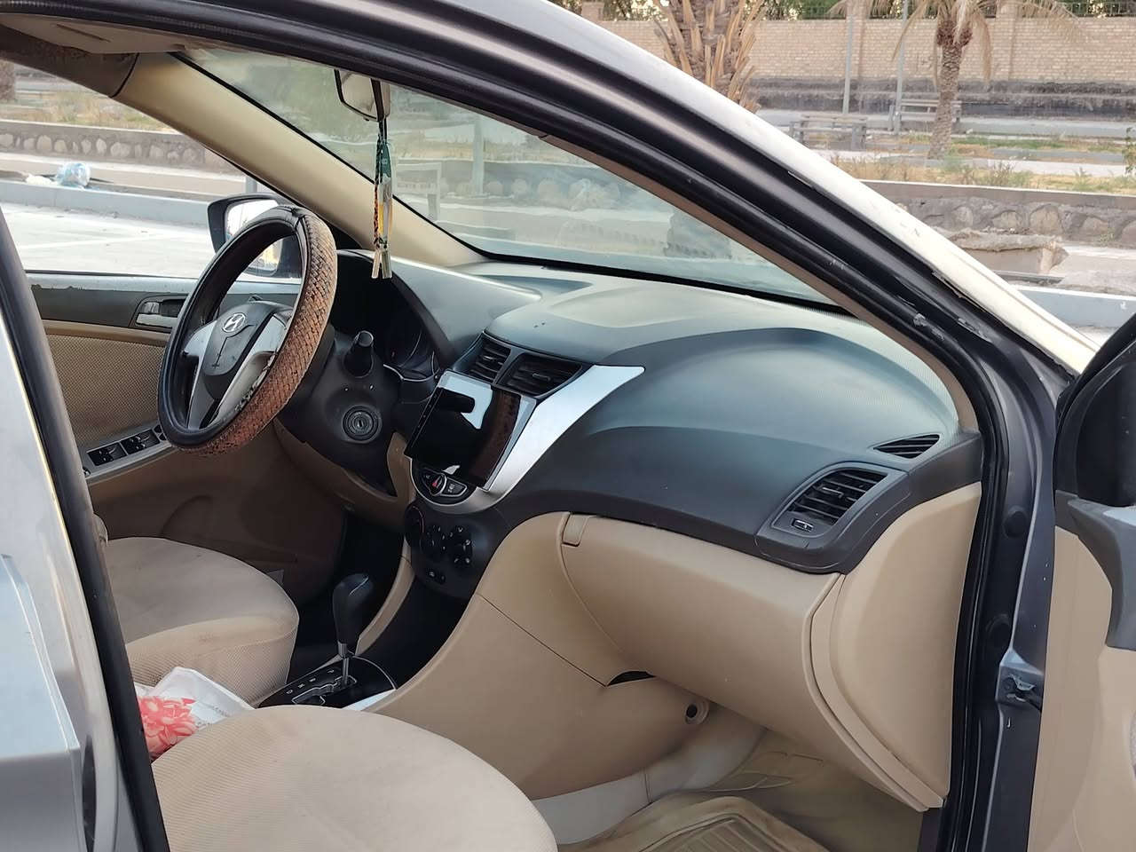 ( السعر 55 $ )
 بلاش بالعافيه على اللي ياخذها 
مكلف بالنشر اتصل 
اكسنت موديل ١٥ خليجي بأسمي سنويه وهزه جديده رقم دولي انكليزي 
مكينه ١٤٠٠ كير حداديه تخم تاير جديد السياره جاهزه واحد على واحد سعرها مناسب للكاسب  بيها طخات مبينه بصور شواصي حوض جنطه تكم قماره بلاد السيارة للجناي واللي يريد يستزرق بيها تفيده مكان السيارة النجف الاشرف
*********** واتساب واتصال
