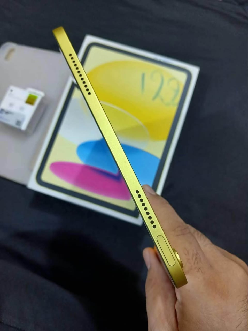 ايباد 11 A16 (لون💛اصفر💛)ضمان شركة ماستر 
ذاكره 128 بطاريه 97 نظافة 100ملحقاته كاملة 
وجديد لاصق شاشه وحافظه تحديث اخر اصدار 
سعر 475 الف🔐 مكاني سيديه 
………………………
*********** واتساب
