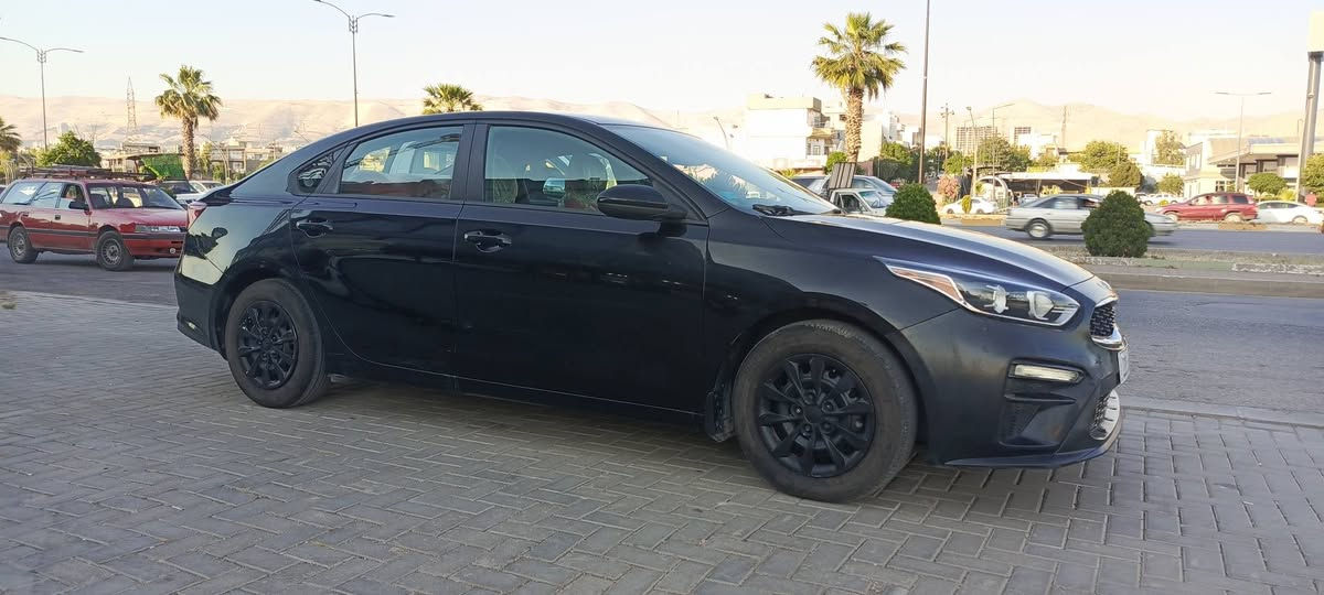 كيافورتي ٢٠٢٠ ماشيه ٢٨الاف  
تحويل ثاني يوم
رقم سليمانيه
صبغ ٦ قطع بدون حادث فقط كلير سونار 
مكينه ٢٠٠٠ 
سياره كلش نضيفه 
مكانها سليمانيه 
رقم تلفون *********** واتساب السليمانية, العراق
