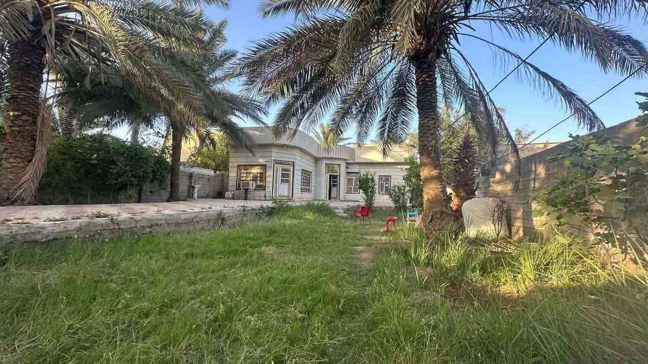 بيع مستعجل واقل من سعره. فرصه ثمينه  للشراي  ارض 700 متر / مع دار 230 متر
عقد 117 / في الجماليه قرب شركة كاله
الدار يحتوي على
 استقبال 8 م
وصاله 6 م
ومطبخ 5 م
وغرف نوم عدد 3 لكل غرفه حمام داخلي.  سويت
البناء 2019
خلفية البيت 75 متر
الحديقه 250 متر
كراج 100 متر مقرنص
صحيات خارجيه 2 
الشارع الفرعي 10 متر
يبعد عن الشارع الرئيسي 250 متر
السعر 1️⃣1️⃣0️⃣ (  110 مليون ) وبي مجال للشراي 
للاتصال ع الرقم
***********
واتساب مباشر https://wa.me/9647707050441

