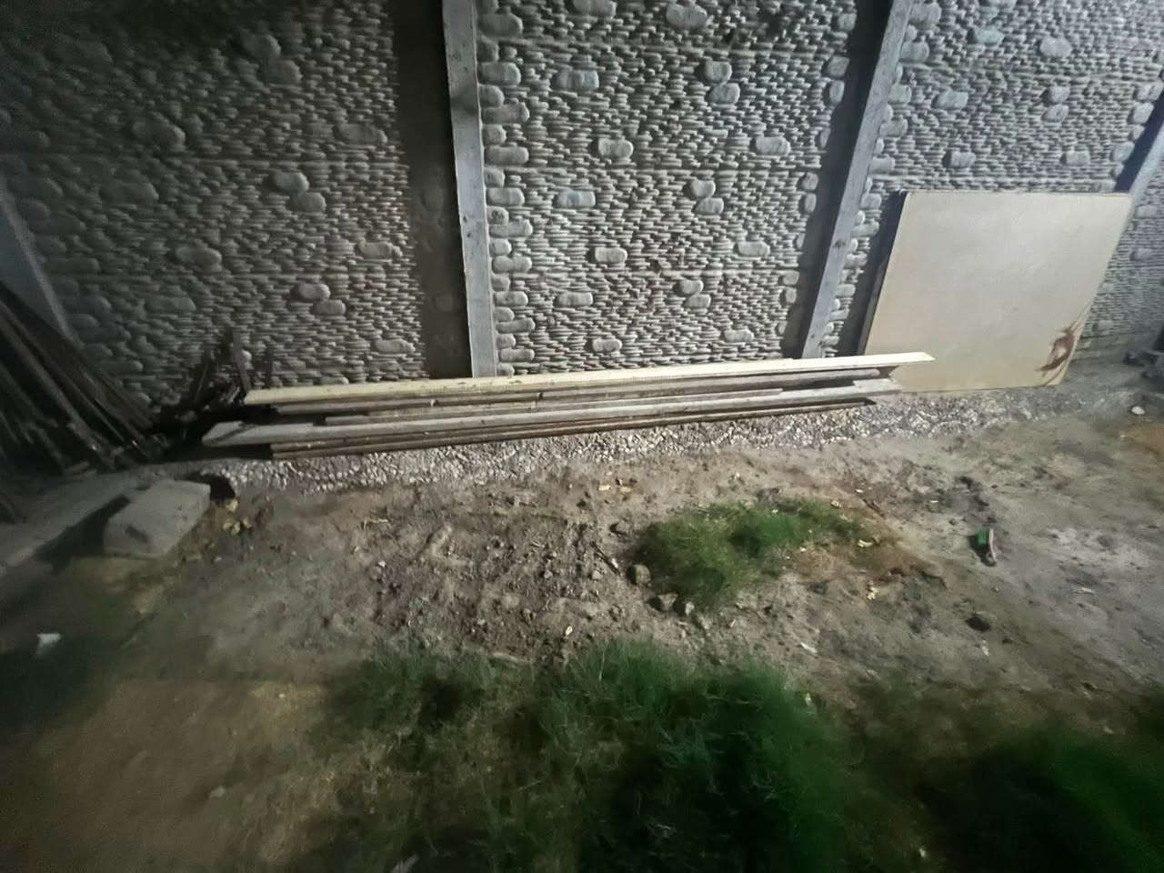 السلام عليكم معمل للبيع العنوان بابل المسيب يحتوي المعمل على مكابس ٦١في ٢٤٤ و مكابس ١٦٤في ٦١ و ١٢٢ في ٦١ ودراريب طول ٤ و ٥ متر و مترين وطراحيات وفخات عدد ٩٠ فخه قياسات مختلفه وبي غراض تزكاه كامله عده كامله من الدورنفيس والكونيه والشفرات والمبارد والجواكيج والمناشير تقريبا ٧ مناشير وريبونات وبولنيات وغراض هواي وكوسره وفريز وطياريه ودرينات وكتر جديد سلايت وكمبريسر حجم ٧٥ ومسدسات وكابسه وبخاخه صبغ وسراكي وكوالين وبراغي وبسمار هوا من حجم ١٠ لحد ال ٥٠ موجودات باكيتات وقبالم مشكل بي زان وبي محرك وتوج كنتور قياس ١٤٠ وقياس ١٠٠ وقياس ٤٠ و ٧٠ يعني معمل كامل مكمل تاخذه كبل تفتح جاهز من كلشي حته كيبل وطنيه ٣ فيز هم موجود ١٧ متر ودوشمات مال مسرح هم موجودات وميز تزكاه هم موجود تفاصيل اكثر مراسله خاص او الاتصال 
***********
 يرهم البيع شلع ويرهم مفرد
