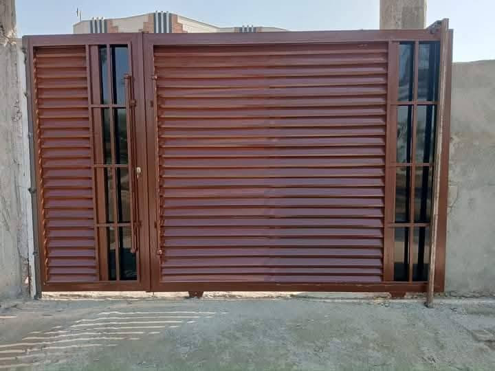 السلام عليكم حداد متجول تصليح بيبان وشبابيك وشد سقايف اي شي عندك تصليح بلبيت يخص الحداده اتصل واجيك للبيت *********** ابو محمد الحداد
