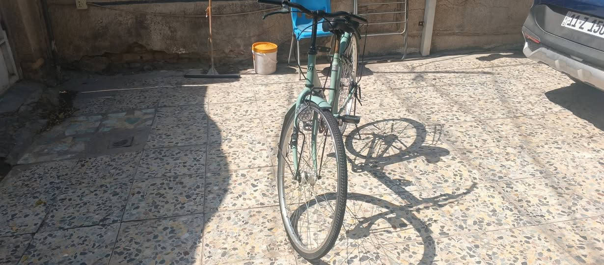 السلام عليكم شباب بايسكل ياباني نضيف جدا جد بس التايرات بنچر الحجم 26 السعر 100الف و بي مجال المكان الشعب حي سومر  *********** بي واتساب
