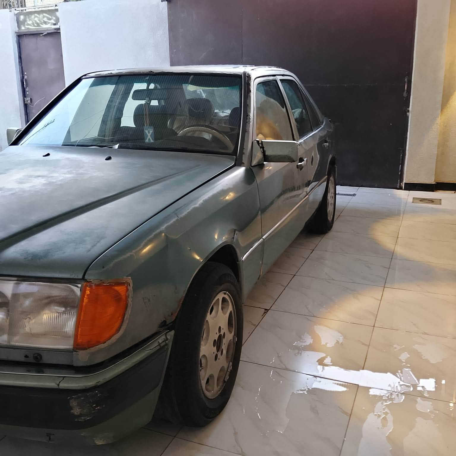 سلام عليكم اخوان
مارسدس دب موديل 87
محرك وكير 2.500
السياره حداده تخم تاير 
التبريد شغال 
رقم بغداد السنويه منتهيه والبدي 
والدواخل شوف العين 
اي استفسار رقم صاحب السياره 
ابو عباس ***********
المكان البصره قضاء القرنه
