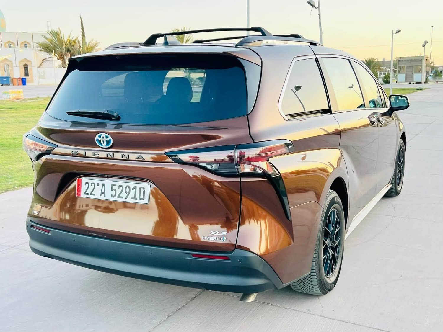 السلام عليكم ورحمة الله وبركاته 🌹
🚘 للبيع | تويوتا سينا XLE 🚘

اجره تكسي 
جاهزه ومجهز للعمل 

✨ موديل 2024
🔹 رقم شمالي 
🔹 تحويل مباشر
🔹 فول مواصفات
🔹 شاشة
🔹 كامرة
🔹 تحكم ستيرن
🔹 مقاعد أمامية كهرباء
🔹 مقاعد جلد
🔹 7 راكب
🔹 تبريد 3 قطع
🔹 XLE AWD – دفع رباعي

🔥 سيارة عائلية فخمة، واسعة ومواصفاتها عالية، جاهزة للاستخدام.
 بيها صبغ فقط دعاميه وبنيد
السعر ب26.500 وبيها مجال
للاستفسار 
***********
مكان السياره عانه 
معرض عانه المركزي
