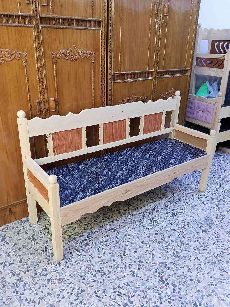 كرويتات شغل عراقي خشب روسي
 بلوك بلاويد قياس 175 سم 
شغل درجة اولى 
للحجز الاتصال على رقم 
***********
