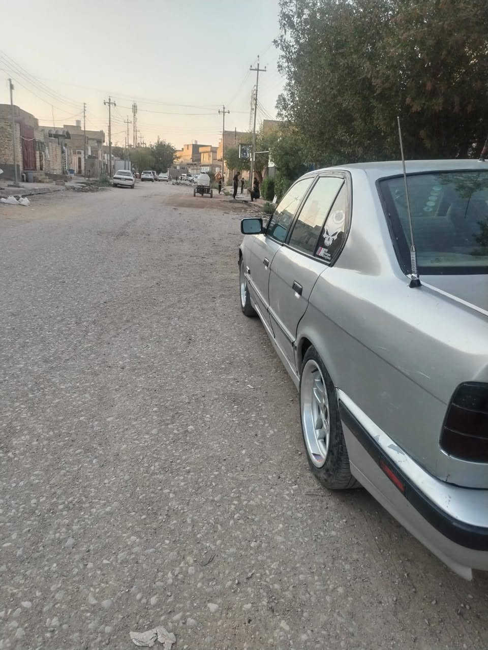 بي ام حجم٥٢٥ موديل ٩٣ مكينة ام البطل محور ٣٠٠٠ صار شهر من شادها رقمها مثنى سنوية مجددة لغاية ٢٨ السيارة مكفولة سعرها ٤٠ ورقة والتحويل ثاني يوم والشراي يتصل على هذا الرقم ***********
