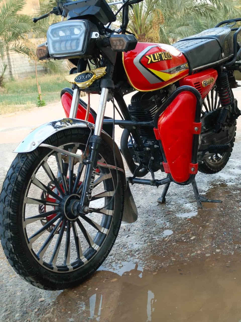 السلام عليكم 
دراجة سونك 2025 نازلة بداية 2026 اوراق كارتونية محرك 200cc نظيفة وخير من الله ما مشتغلة دليفري من الشغل للبيت تايرات جديدة كهربائيات كلها شغالة على حسب الأصول 
السعر 800 الف وبي مجال بسيط 
رقم الهاتف ***********
مكان حي اور نهاية سبع قصور
