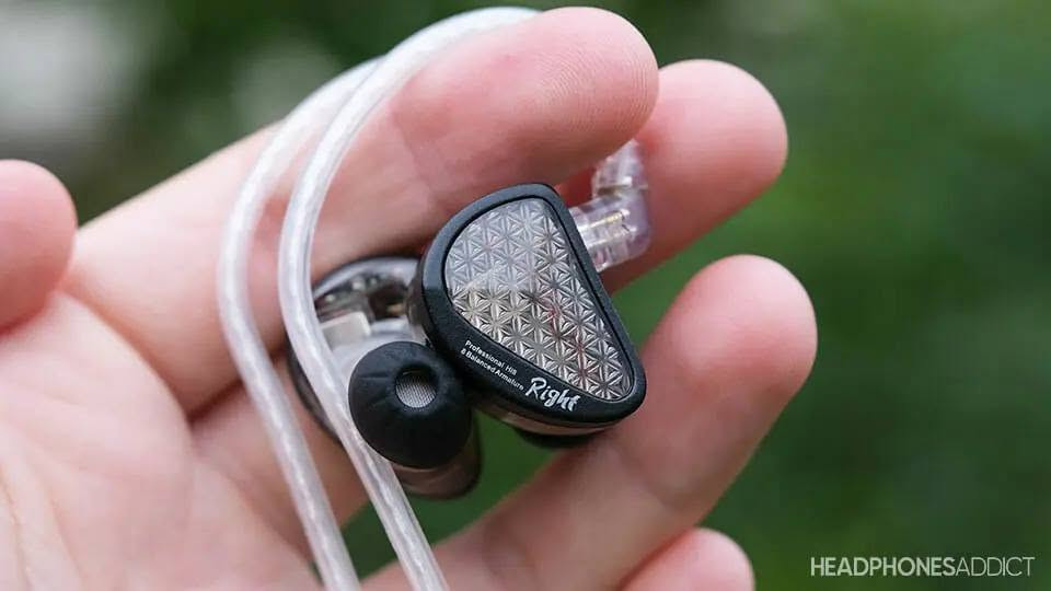 🔥🔥 للاعـبين اللي ما يرضيهم الصوت العادي… وصل الوحش 😈🎧

🎮💥 KZ AS16 PRO 💥🎮
🔥 16 Balanced Armature Drivers 🔥

👣 تسمع الخطوة قبل لا يطلع الخصم!
🎯 تعرف اتجاه العدو بدقة
🔫 صوت الطلقات والحركة واضح ومفصل
⚡ مناسبة جداً لـ PUBG والألعاب التنافسية
🎧 تفاصيل صوتية تخليك تعيش أجواء اللعبة بكل قوة
🎵 ومو بس Gaming… صوتها قوي وممتع للموسيقى أيضاً!

💣 16 درايفر = تفاصيل أكثر 🔥
😈 الخصم يتحرك؟ راح تسمعه!
👂 الخصم قريب؟ راح تعرف منين جاي!

💰💥 السعر فقط 35,000 دينار! 💥💰

🚚 متوفر توصيل
📩 للحجز راسلنا خاص
📱 واتساب: ***********

🔥🎮 لا تلعب وأنت أعمى صوتياً… اسمع كل خطوة وسيطر على القيم! 😈💀🎧

نص مكتوب في الصور:
- LINSOUL x KZ KZ AS16 Pro 16 Balanced Armature Drivers IEM 8 BA Per Side Driver PCB Electronic Crossover Tech 3-Channel Conduit Structure Metal-inlaid Resin Shell High Purity Silver Plated Cable Ergonomic Wearing Design
- Customizable Detachable Design
- Recessed 2-Pin Cables. Secure Fit, Easy to change
- High Purity SilverPlated Cable
- The Recessed 2pin Connector
- HEADPHONESADDICT