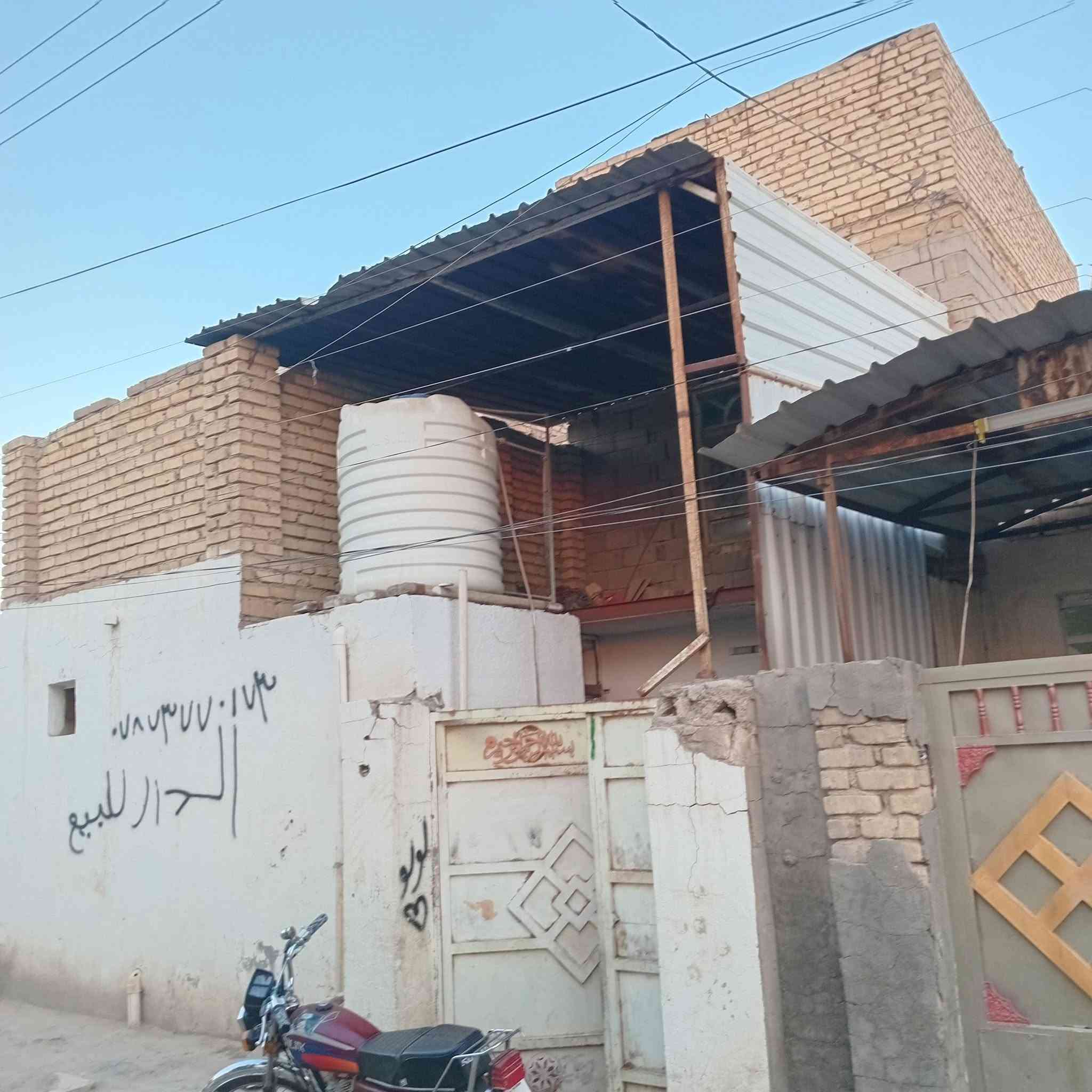 بيت للبيع قرب مدرسه جبل عامل. العسكري  حي الزهراء  بشارع البو غياض ***********
