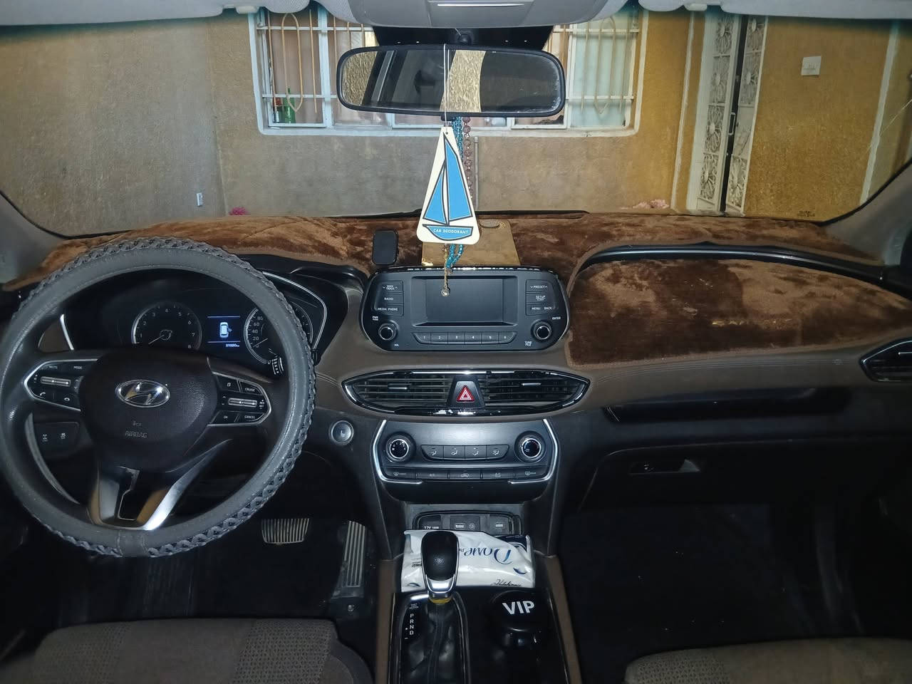 السلام عليكم
للبيع سنتافي 2019 

 وارد خليجي 

محرك 6 سلندر 3500 دوش المرغوب 

7 راكب 

3 قطع تبريد 

قماره حديد 

جنطه يدوي 

بدون شاشه 

ماشيه 90 الف كم 

السياره كفاله عامه من الضربه والتبديل 

فقط الدعاميه الاماميه بيها صبغ يعني مو كلها

كير محرك بلادي ماممدود عليهن سبانه 

تخم تاير جديد حداديه جديده صدر جديد 

مكان السياره صلاح الدين سامراء 

للاستفسار الاتصال علئ الرقم 

***********
