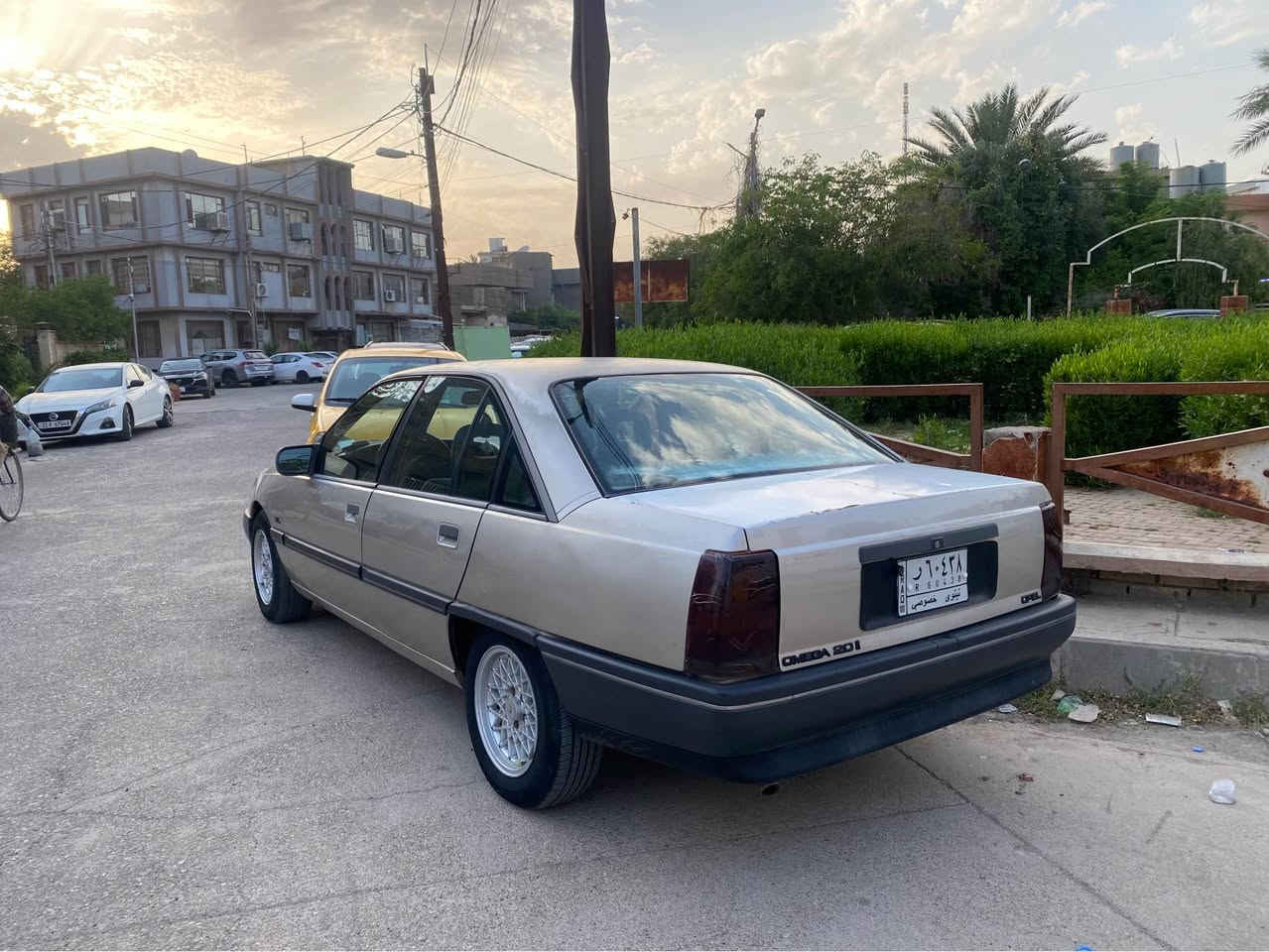 اوميكه موديل 90  نينوه سنويه مشروع وطني لغايه 29 بدون ضربه ولا صبغ كلها ابلاد شركه كير محرك شرط مكان السياره كركوك شرط تحويل *********** سعرها ٤٣ كركوك, العراق
