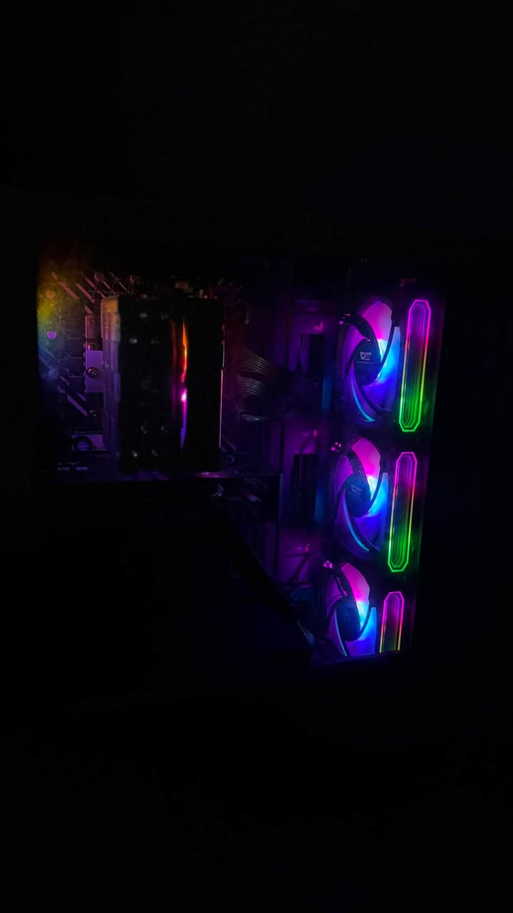 السلام عليكم
تجمعية pc للبيع كاملة 

المواصفات :
Intel CPU Core i5-14400F 
MB ASUS PRIME H610M-KARGB D4
G SKILL Trident Z RGB RGB DDR4 32GB (2x16GB) 3600MHz 
VGA PC CARD PNY RTX 4060 8GB OC XLR8 Dual Fan
PSU POWER SUPPLY DrakFlash Aigo AT650 - 650w 80 Bronze
TEAMGROUP MP41Q 1TB - 7400MB/s 1TB SSD M.2 NVME GEN 4
FAN CPU DEEPCOOL GAMMAX AG400 - PCI - Black
CASE ATX SAMA 331GB Black

اليو بي اس : ups GET 1000va Online | GXK- 1-1-1-CO (LCD 12v-9a *2) Online
الكيبورد :
KB PC Keyboard RedRagon K617 FIZZ 60% RGB

ماوس :
ATTACK SHARK X11 Wireless Gaming Mouse
بي مشكلة فقط بالبكرة مالته

الشاشة : 
GiGABYTE - fullhd-200hz

ملاحضة : كل الكراتين مال قطع موجودة 
الحاسبة نظيفة واستخدام قليل 

العنوان بغداد 
السعر : 1,450
رقم الهاتف :***********
