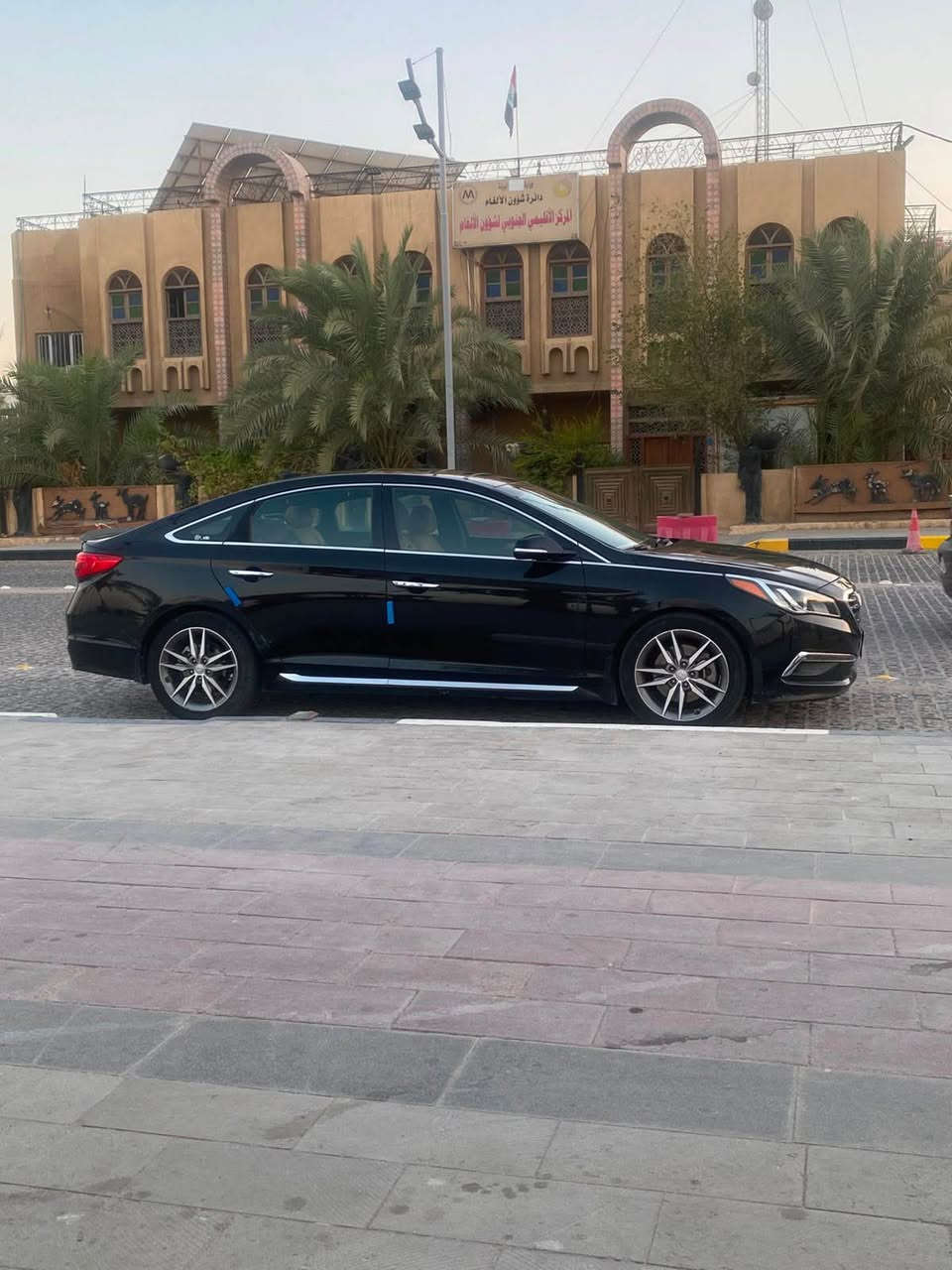 السلام عليكم سوناتا 2015 وارد امريكي محرك 2000 تيربو ضربته كلش خفيفة اسود صدفي فول مواصفات 1/1 للاخير بانوراما كشنات تدفئة تبريد الامامية والخلفية ترحيب صندوق ذكي وبعد هواي مواصفات ماينعدن السعر 105 وبيه مجال رقم صاحب السيارة *********** مكان السيارة البصرة البصرة, العراق
