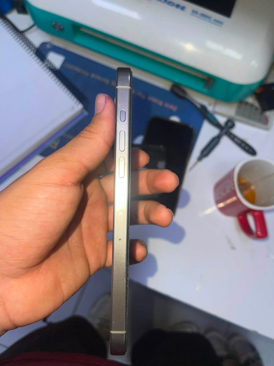ايفون 15 pro max ذاكره 512
بطاريه 85 كلشي ممبدل بي ولا مشخوط شخطه وحده   السعر  مليون و ميه و بي مجال قليل 
***********
