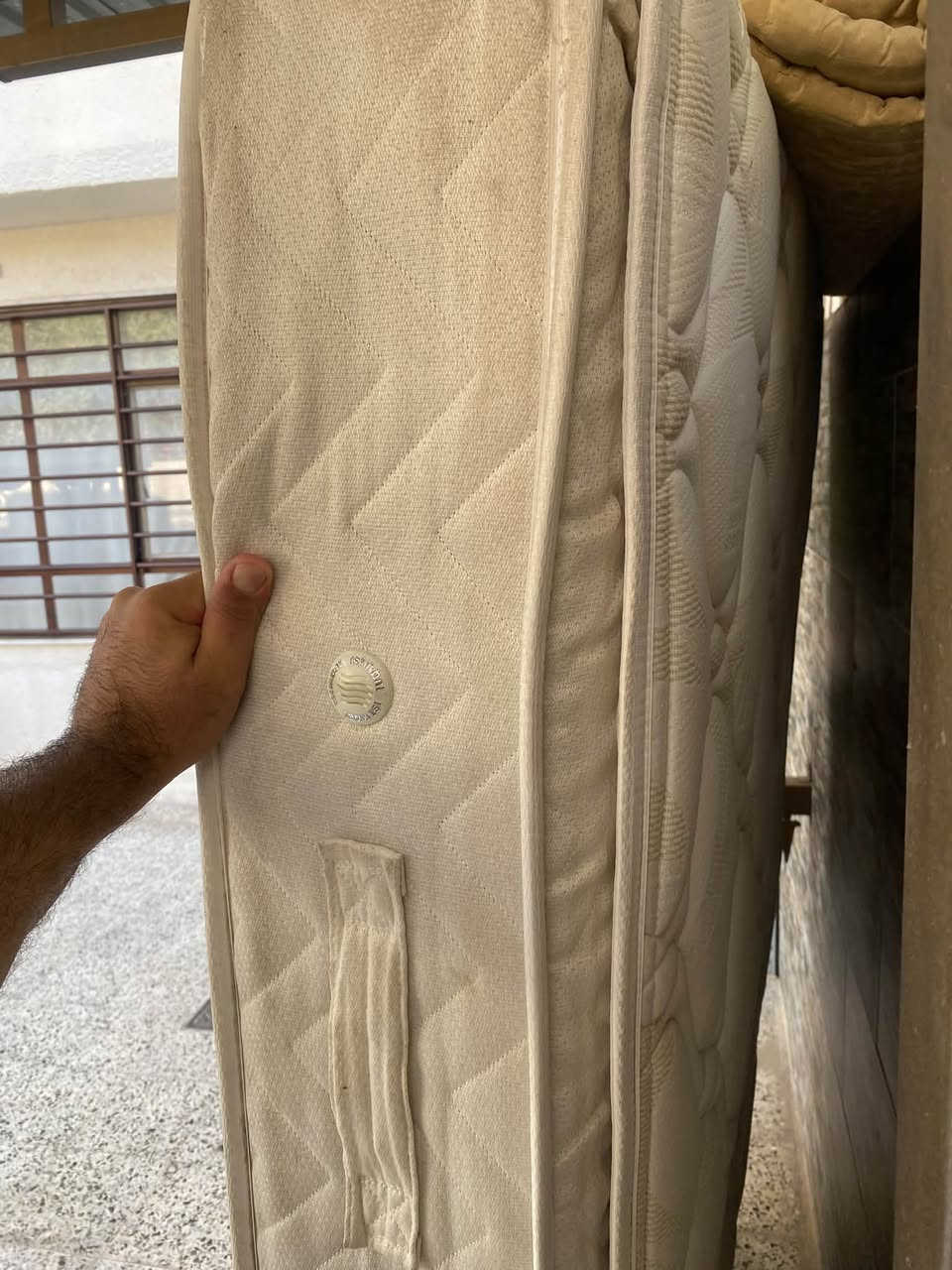 دوشك للبيع بسعر مناسب جداً
***********
