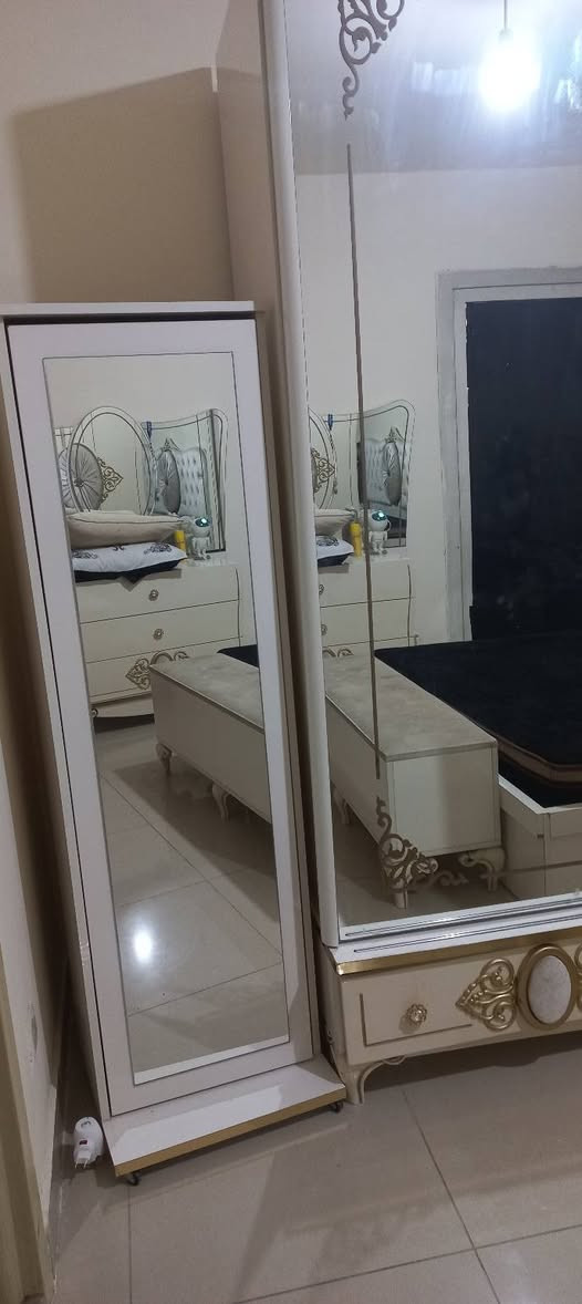 السلام عليكم موجود غرفة نوم ملكية للبيع 7 قطع ونظافة كاملة ويا دوشك نفرين ...
للتواصل ***********
