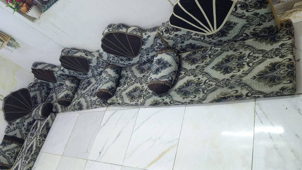 جلسه للبيع نضيفه 125 وبيه مجال العنوان نجف قرب شارع المدينه
