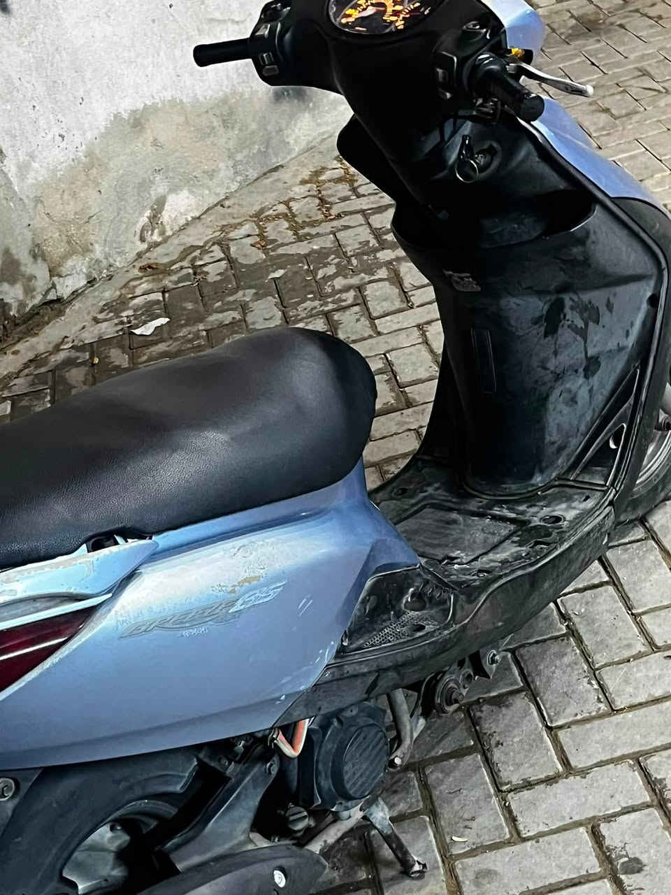 سلام عليكم شباب دراجه بريز لايت فوك كابريتر دراجه بلاديه كلشي بلادي كابريتر وكفرات كلشي بلادي تجي وتفحص مكينه مامفتوحه كهربائيات كله شغاله الله شاهد الدراجه خير من الله بس محتاج فلوس ربع متصرف عليهه السعر ب 750 وبيه مجال قليل عنواني بغداد حي جميله شارع الركن الأبيض واتساب ***********
