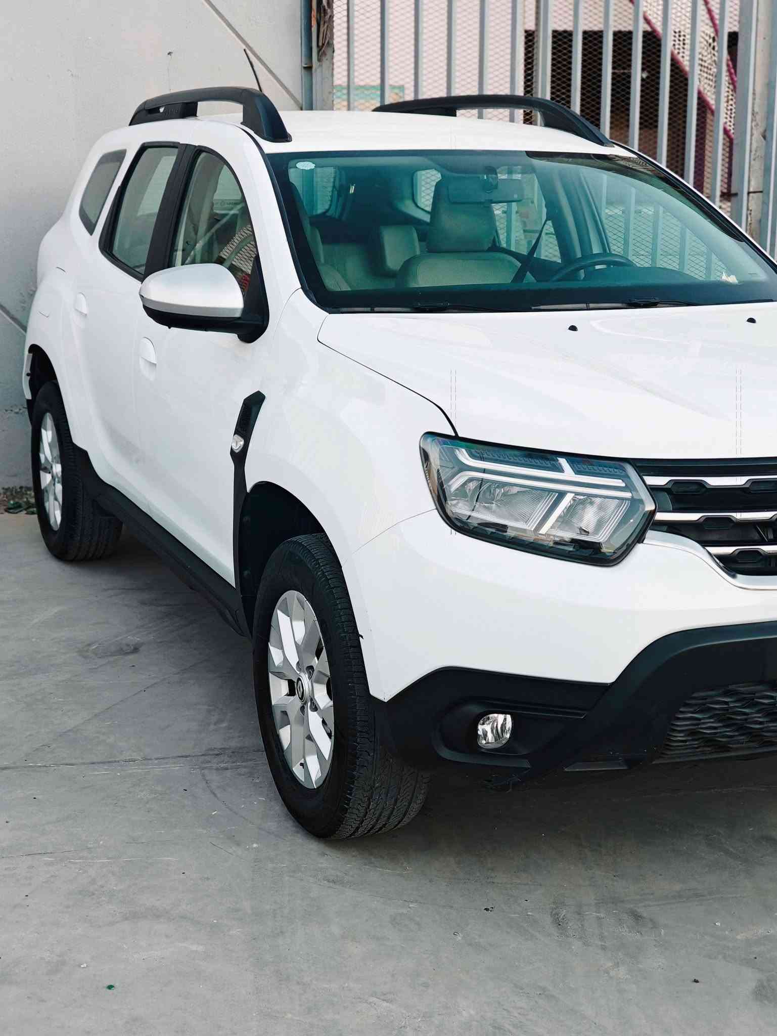 مرحبا
رينو داستر 
موديل 2025 
حره بدون رقم 
جديده ع وضع الشركه 
ماشيه 36 الف
مكينه 1600
حساس امامي
حساس خلفي 
قطعتين تبريد 
كامره دواره 
شاشه كبيره 
 تنفس طبيعي 
الكير AT المرغوب 6 نمر 
تبريد ثلج ❄ 
بعد بيها هواي موصفات 
مكاني بغداد البلديات 
س 100 
ه‍ ***********
