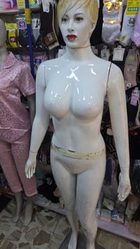 مليكانات للبيع مستعمله ونظيفه بأحجام خاصه ضخمه عندي ٣ قطع باقيه تصفيه ...