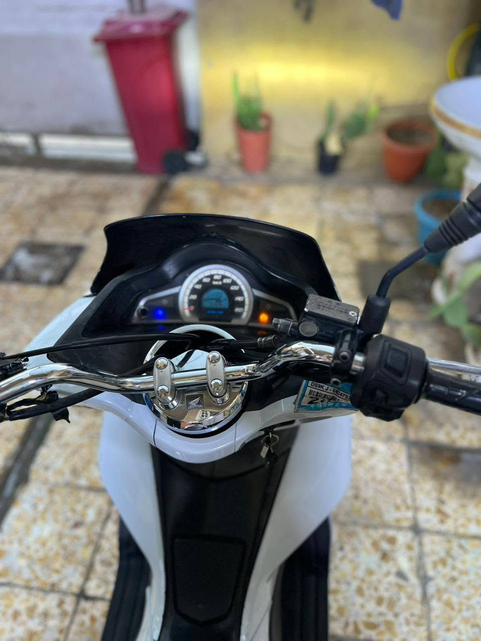 السلام عليكم
واتساب رقم اتصال فقط
دراجه Pcx if ياباني 
دراجه ناعمه جديده حلوه كلشي شغال مابيها اي نقص شوفت عينك تجوه مرايات 
المكينه جديده ناعمه برغي مامفتوح 
العنوان بغداد شهداء البياع 
الرقم ***********
السعر مليون و600ومجال
