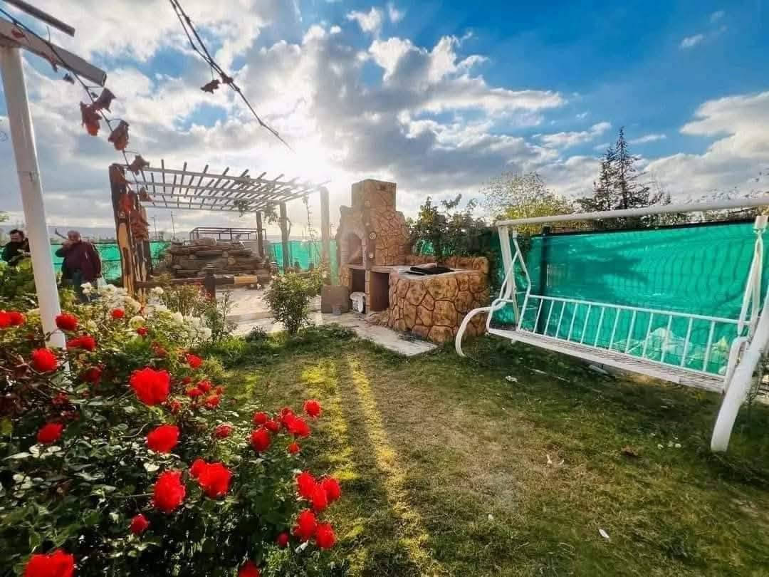 *********** ‏‎خانوو بۆ فرۆشتن لە سلێمانی گەڕەکی_زانکۆ
‏‎ ڕووبەری100متر 
 مواصەفاتەکانی : 
‏ ‎ گسکی مەرکەزی ـــ دەکت ـــ کناف ـــ پەنجەرەی تورکی عازل دەبڵ جام ـــ واجیهەی تورکی ـــ سیستمی کامێرا ــ شۆفاش  پیشی حدیقەیە 

‏‎فول مواصەفات
‏‎ نهۆمە یەکەم : 
 مەدخەل ــــ میوان و هۆڵێکی گەوره ـــ مساعیدمەتبەخ ــــ٢ژووری نوستن ـــ مشتملات ) 

‏‎نهۆمی دووەم : 
 هۆڵ ـــــ مساعید مەتبەخ  ـــ 2ژووری نوستن ــ مشتملات  ـــ بالكون )

‏‎دار للبيع  سليماني  رابرين زانکو ***********
‏‎مساحة  100متر
‏‎متكون من
‏‎ طابق الاول : 
مدخل ـــ استقبل و صالة كبيرة ـــ مساعد متبخ ــ ٢ غرف نوم ـــ مشتملات 
.تابق الثانى 
صالة ــ مساعد متبخ ــ 2غرف نوم ــ مشتملات ــ بلكون 
ملاحظة: دكت كناف شوفاش شباك تركى عازل دبلجام  واجيهة کدامها حدیقە
تركى  سيستم كاميرا   
ـ
