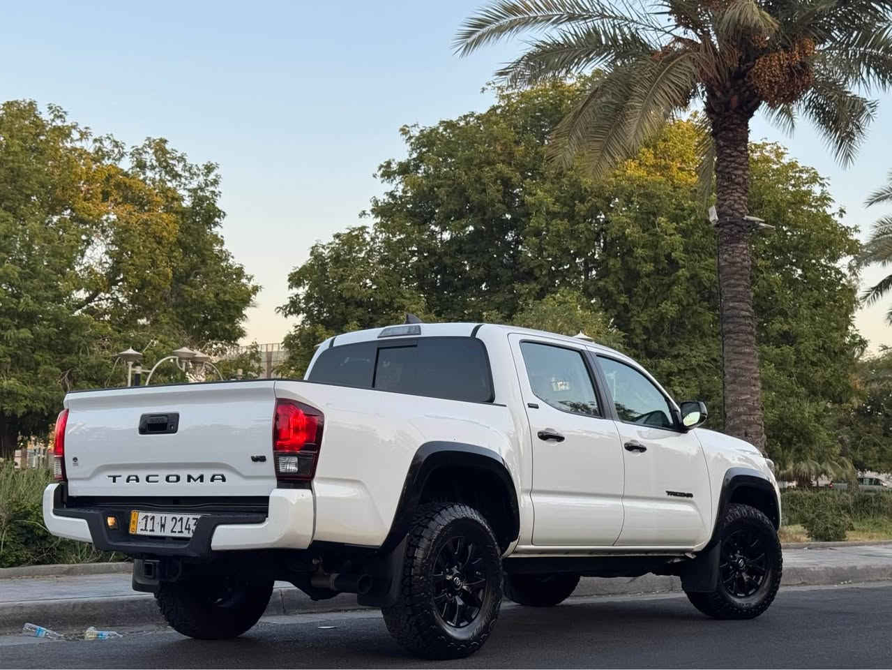 🔥 TOYOTA TACOMA 2023 SR5 V6 3.5 🔥

      للبيع تويوتا تاكوما 2023 فئة SR5 ممشى قليل جداً وبسعر مناسب جداً

الممشى: 12,000 الف ( بالعراق ماشية فقط 2000 )

المواصفات: SR5
الوارد: أمريكي 
حجم المحرك: 6 سلندر 3.5
اللون: ابيض
الدفع: 2WD دفع خلفي 
الرقم: بغداد 

الحادث
البنيد مصبوغ 
الجاملغ الأمامي الأيمن مصبوغ
الجاملغ الأمامي الأيسر خشمه مصبوغ
الباب الأمامية مال الراكب نصها مصبوغة

تصليح درجة أولى مستوردها على أيدي ومصروف عليها مثل ما تشوفون بالصور و السيارة ابد ما ماشية استخدام قليل ونظيف جداً 

كير مكينة تبريد صدر كله مكفول 

 السيارة رقم بغداد بإسمي تحويل مباشر 

السعر: 215$ وبيها مجال 

للتواصل: ***********
العنوان: بغداد ابو نؤاس بغداد, العراق
