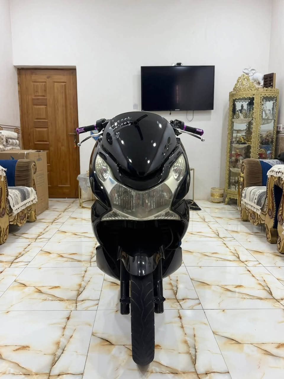 السلام عليكم اللبيع دراجه pcx جيل لاول ماشيه 35 الف دراجه ماخذها رمبه  الدراجه وعلى  ايدي حجم المكينه 125 ياباني الاصلي دراجه كامله استان كهرباءي  حساس ازدحام  الدراجه جديده واحلا من الصور  مال جناي الدراجه مكفوله  اي نقص مابيه  السعر مليون 300 وبيه مجال مكان بغداد  الدوره حي الصحه  الرقم  ***********
