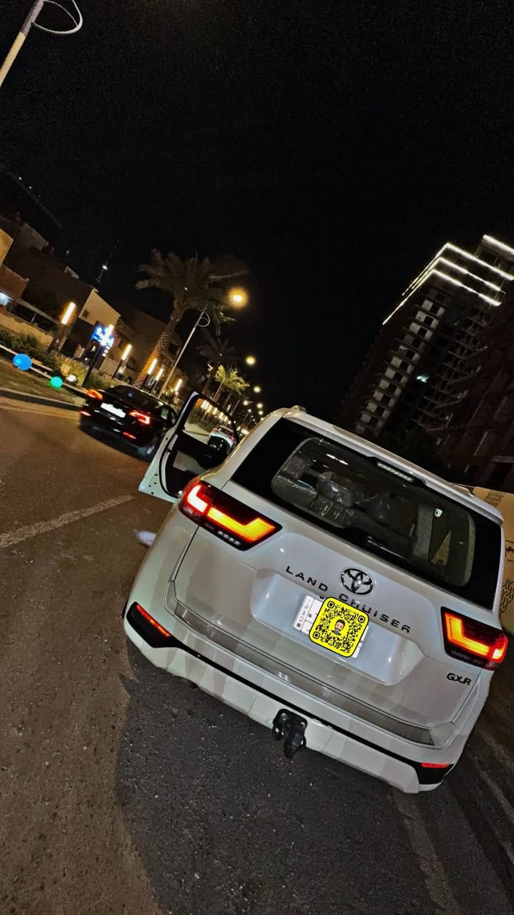 السلام عليكم لاندكروز GXR ساز 3شاشات تطبيق 
ماشيه 22 الف حقيقي السياره زيرو على ايدي 
مكفوله كفاله عامه مواصفات 5 بصمات شاشه ابل كار بلي 
كشنات تبريد  وضعيات قياده محرك v6 محرك 4000 تنفس طبيعي رقم بغداد مكانها بغداد السيديه رقمي *********** بغداد, العراق
