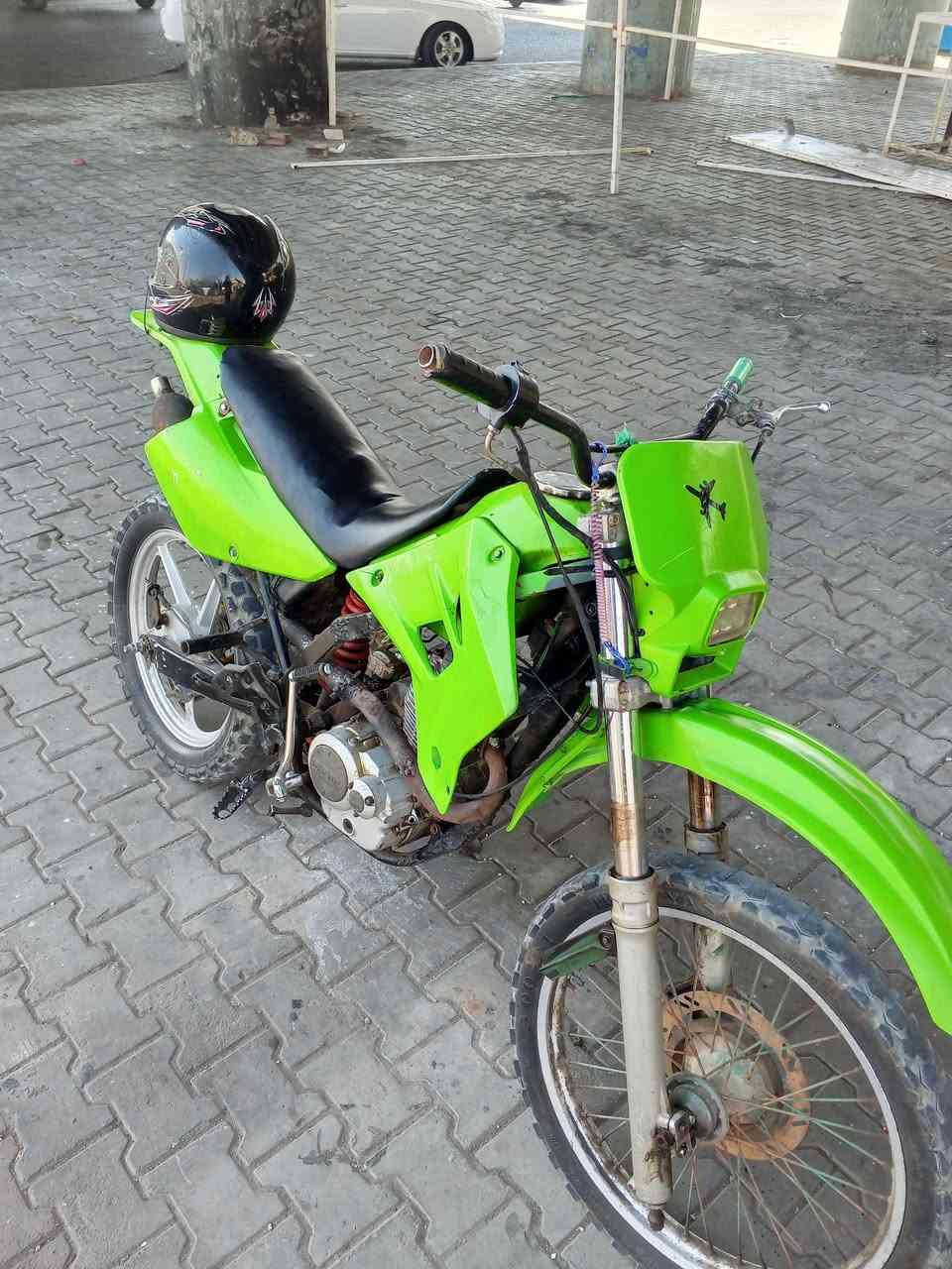 قفاز للبيع سعر 400 وبيها مجال ***********
