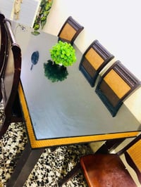 ميز طعام • أسود • نظيفه ٨٠٪