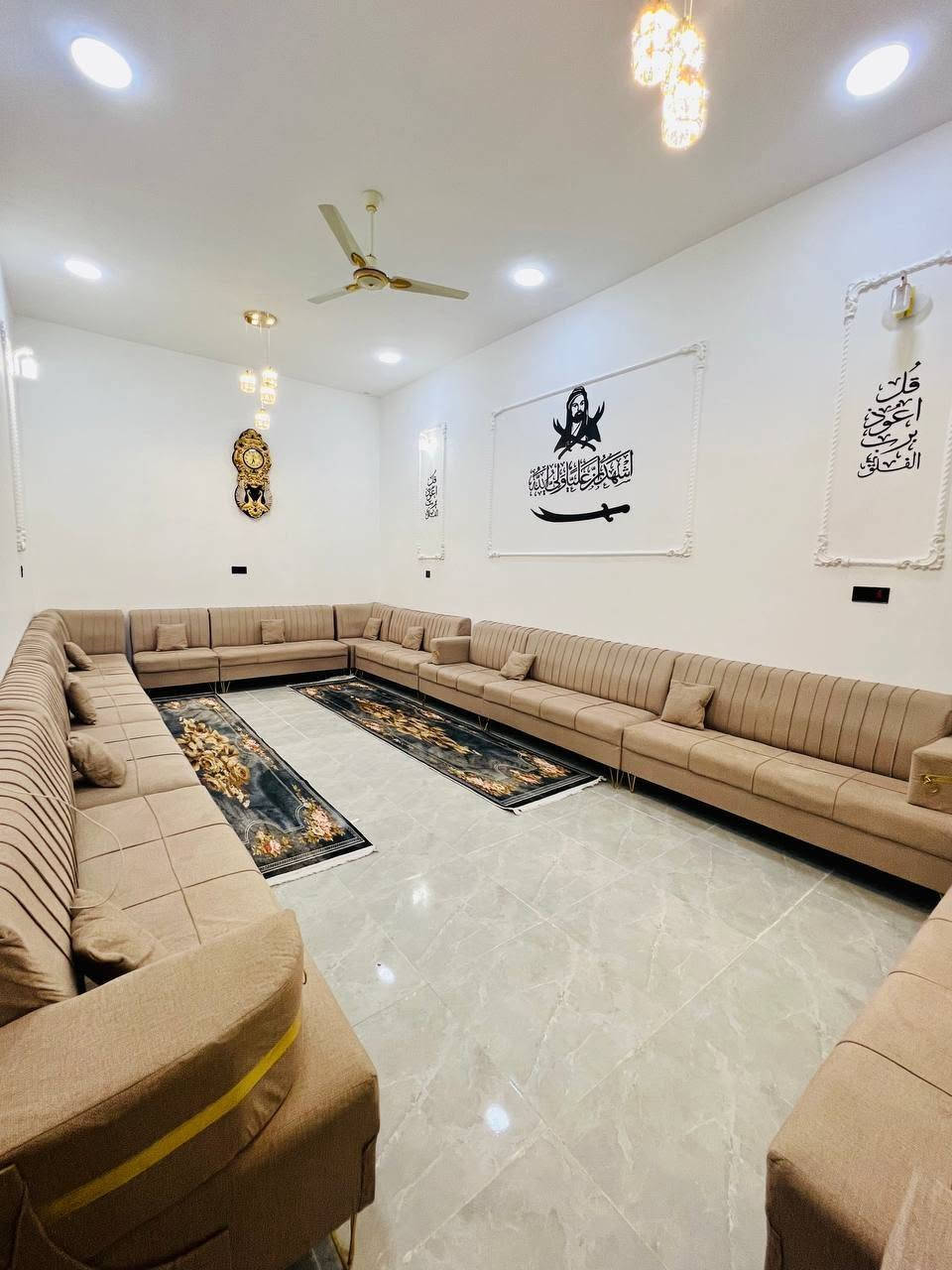 السلام عليكم، 🧡 
اسعد الله اوقاتكم بكل خير🧿 موقع 🏠 
البيت البصره 
ابو الخصيب طريق سيد حامد🔥
 البيت، وقف سني مسجل،
 بمساحه 200  متر 
  يتكون ديوان وصاله ومطبخ
 ثلاث غرف نوم صحيات داخليه وخارجيه،و حديقه  🏠  سعر البيت  107  بي مجال  رقم الهاتف / ***********
