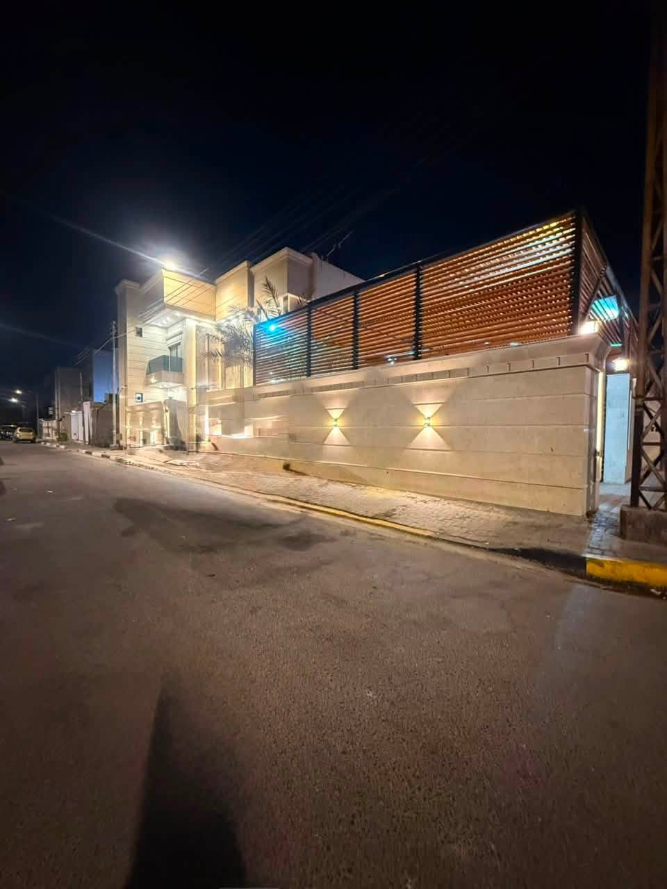 🏡 للبيع بيت مميز في الجمعيات 3 – قرب الأفراح

📍 بيت ركن بموقع مميز
📐 مساحة البناء: 260 م²
🌳 مع البيت قطعة وقف بمساحة 450 م²
📜 مساحة الطابو: 176 م²
🛏️ مجموع الغرف: 6 غرف
🛌 4 غرف نوم ماستر
🏗️ بناء 2025 – درجة أولى
🧱 البناء من الطابوق
✨ البيت مغلف بالمرمر
🎨 السقف كامل جبس مع ديكورات
🛋️ البيت مؤثث بالكامل

💰 السعر المطلوب: مليار و100 مليون
📞 للاستفسار:

***********
***********
