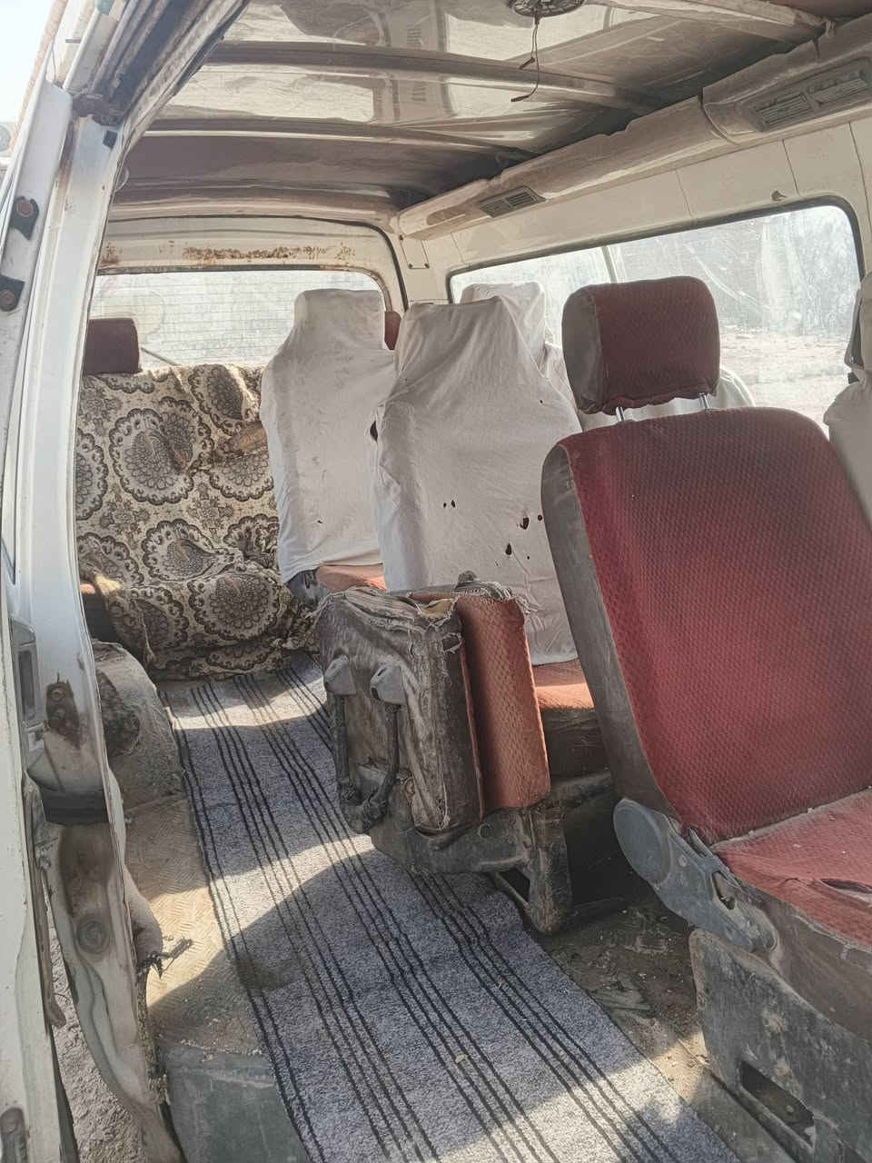 فتون 2010 للبيع – 14 راكب 🚐
السيارة للبيع كوم حديد، وراعيها موجود في العمارة، والجاد يقدر يتأكد من أصوليتها، وأعطيه رقم صاحبها للتواصل والتأكد.
🔹 الموديل: فتون 2010
🔹 الحمولة: 14 راكب
🔹 الهيئة: على المشتري
🔹 الضريبة: مدفوعة لحد 2020
🔹 السعر: 20 ورقة، بيها مجال 
🔹 المكان: البصرة – الحيانية – شارع القائد – مقابل موسى الكاظم
📞 للاستفسار: ***********

نص مكتوب في الصور:
- 1 2 3 4 5 6 7 8