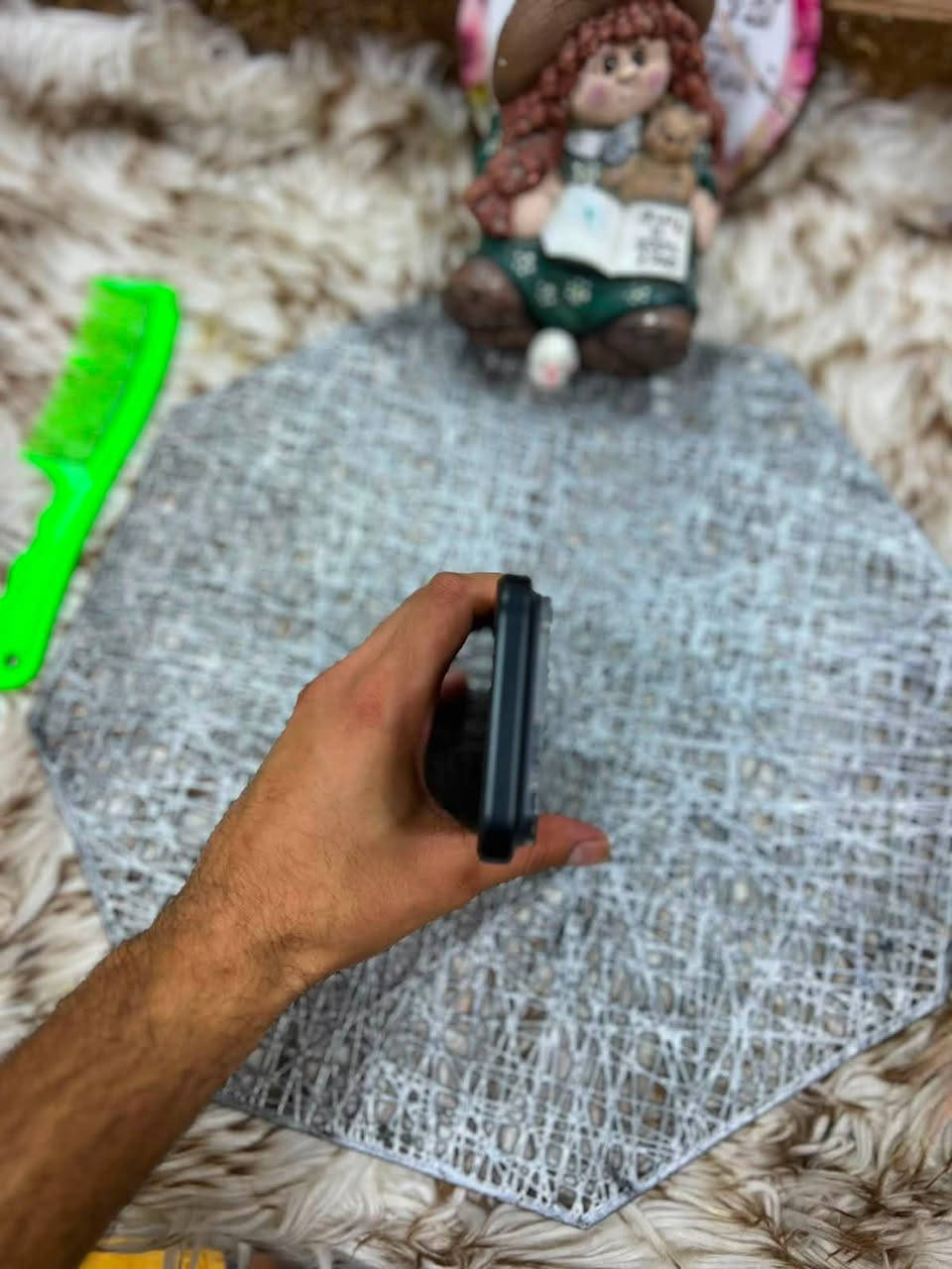 السلام عليكم 📱 للبيع iPhone 14 Pro Max
🔹 سعة التخزين: 256GB

🎨 اللون: ابيض 

🔋 البطارية: 92% (بلاديه)

🖥️ الشاشة: أصليه بلاديه 

📱 نموذج  الجهاز: امريكي 

✨ محول شاصي كامل iPhone 17 Pro Max لون اسود 

✅ جميع وظائف الجهاز شغالة 100% بدون أي خلل (الكاميرات، البصمة Face ID، السماعات، الشبكة وغيرها).

💰 السعر: (750ألف) 

مكاني خمسه ميل 

تواصل واتساب ***********
